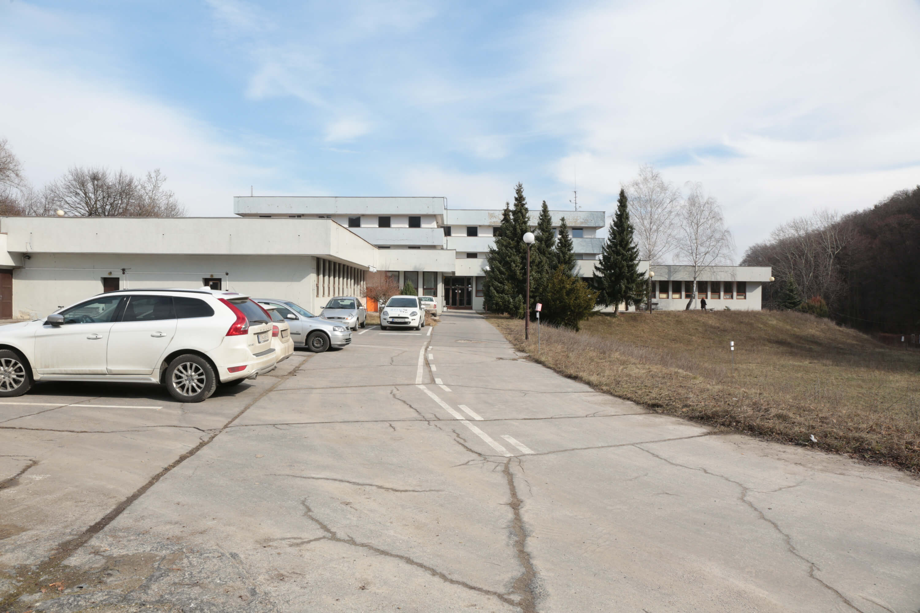 Predané: Zdravotnícke zariadenie, bývale sanatórium,komplex na predaj, Limbach, Potočná ulica, pozemky 21164m2, úžitkova spolu 3159m2-3