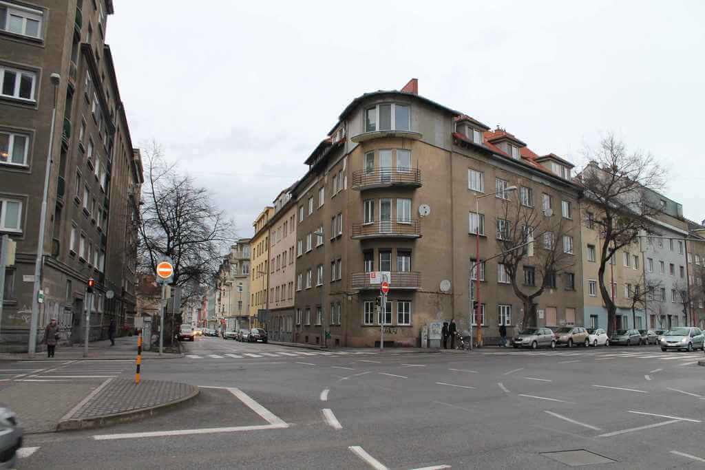 Predané Predaj exkluzívneho 3,5 izb. bytu,v centre, ulica Dostojevského rad v Bratislave, vedľa Jakubovho námestia, 94m2, kompletne zariadený-36