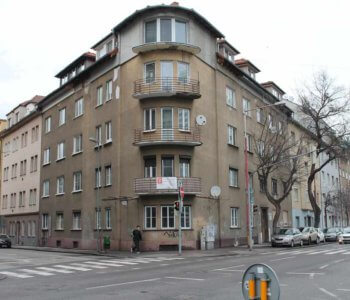 Predané Predaj exkluzívneho 3,5 izb. bytu,v centre, ulica Dostojevského rad v Bratislave, vedľa Jakubovho námestia, 94m2, kompletne zariadený-0