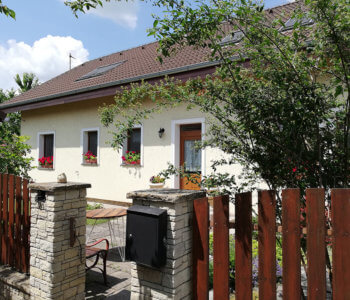Predané: Rodinný dom na uzavretej ulici, Vojtechovce, 2 - generačný 6 izbový, úžitková 270m2, pozemok 600m2, garáž-0