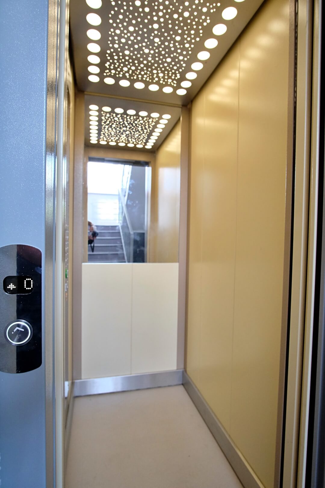 PREDANÉ – Na predaj príjemný 4 izbový byt v lokalite plnej zelene na Vyšehradskej ulici Bratislava- Petržalka.-3
