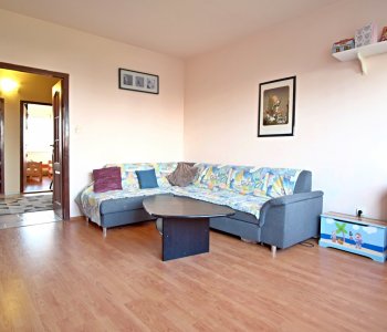 PREDANÉ - Na predaj zariadený 4 izbový byt po čiastočnej rekonštrukcii Bratislava- Petržalka.-1