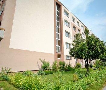 Predané: Na predaj 4 izbový byt v 4-poschodovom bytovom dome s výťahom ulica Vyšehradská, Bratislava.-0