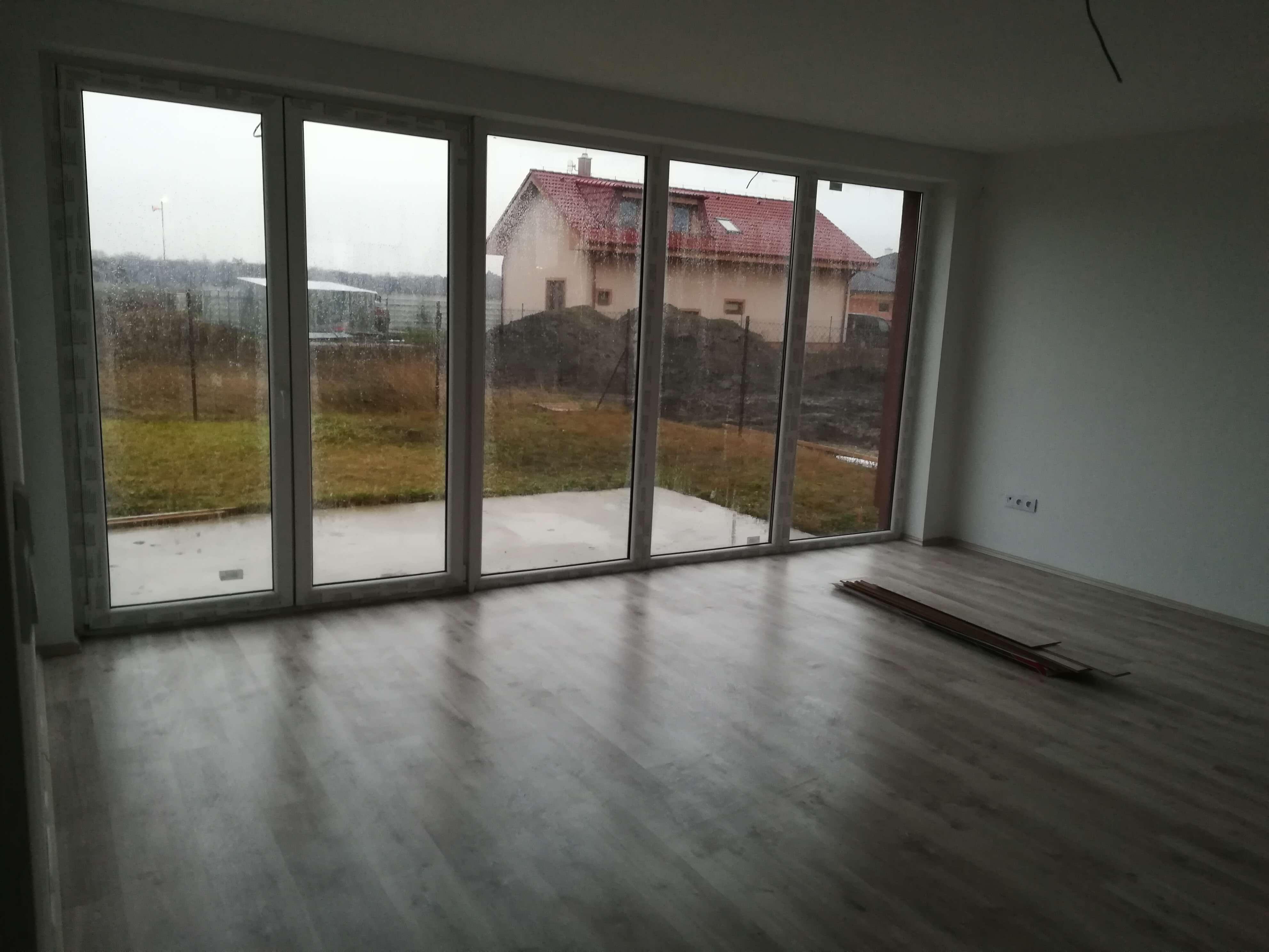 Predané: NOVOSTAVBA s terasou NA KĽÚČ + POZEMOK len 25km od Bratislavy-14