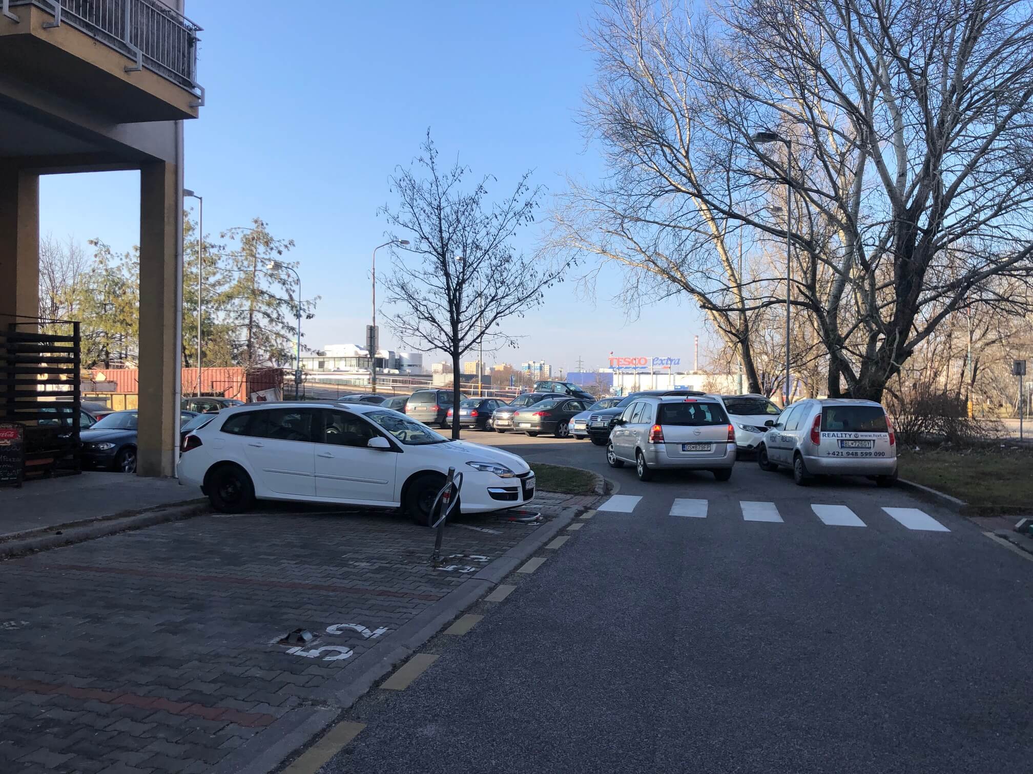 Predané: Exkluzívne na predaj 3 izb. byt, 72 m2, balkón 8 m2, parkovacie státie, Bratislava, Petržalka, Budatínska-66