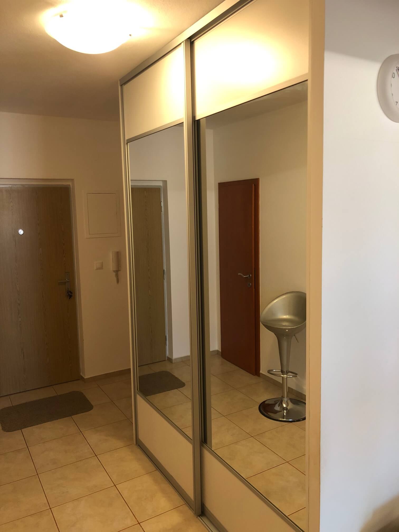 Predané: Exkluzívne na predaj 3 izb. byt, 72 m2, balkón 8 m2, parkovacie státie, Bratislava, Petržalka, Budatínska-51