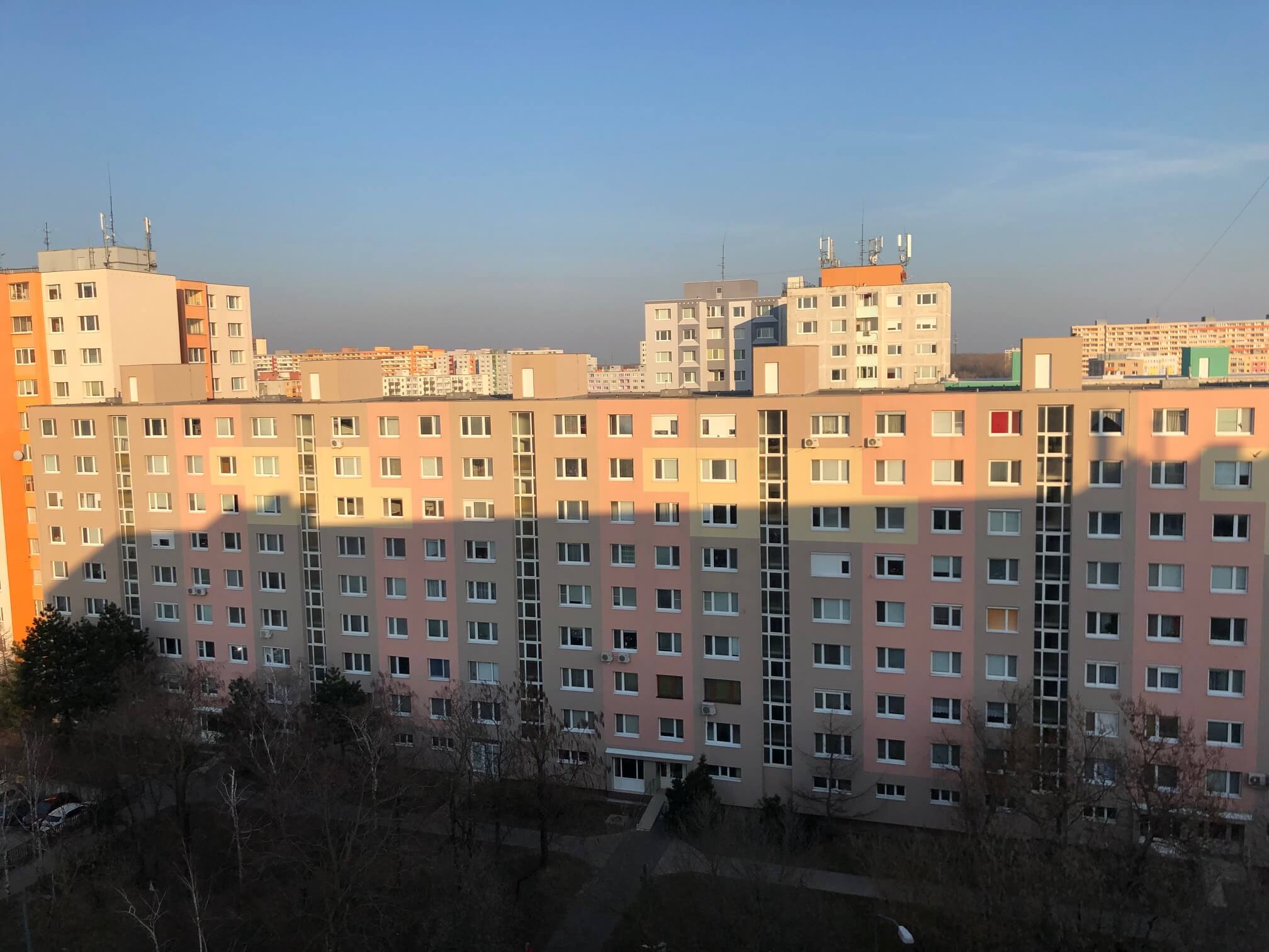 Predané: Exkluzívne na predaj 3 izb. byt, 72 m2, balkón 8 m2, parkovacie státie, Bratislava, Petržalka, Budatínska-44