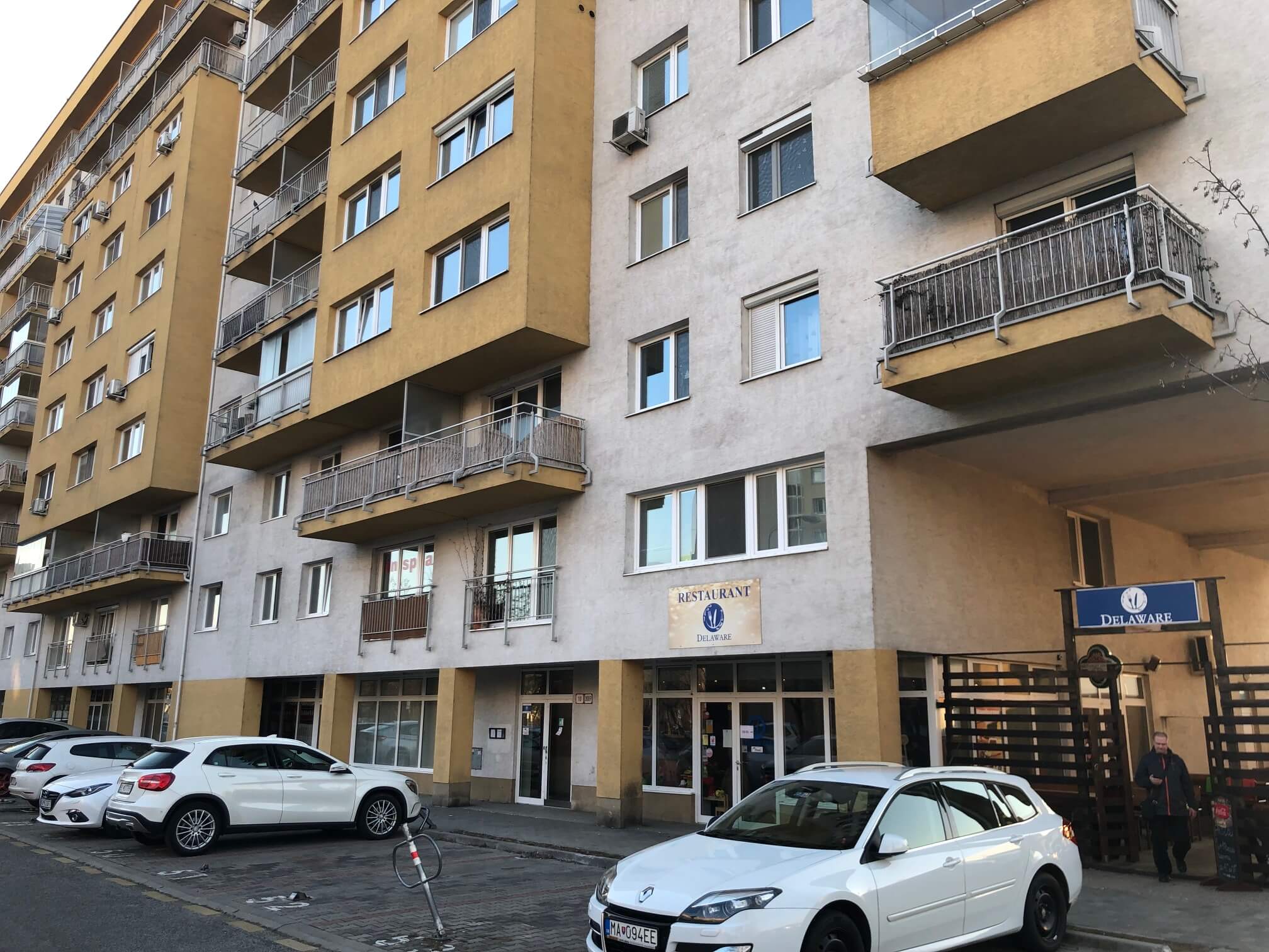 Predané: Exkluzívne na predaj 3 izb. byt, 72 m2, balkón 8 m2, parkovacie státie, Bratislava, Petržalka, Budatínska-8