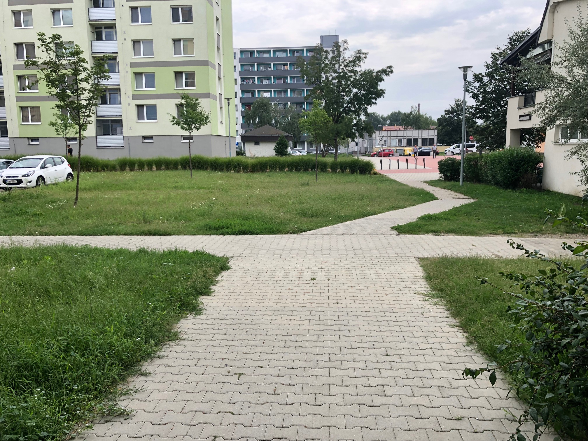 Predané: 2 izbový byt, 52m2, pivnica, pôvodný stav, Skuteckého, Malacky Juh-39