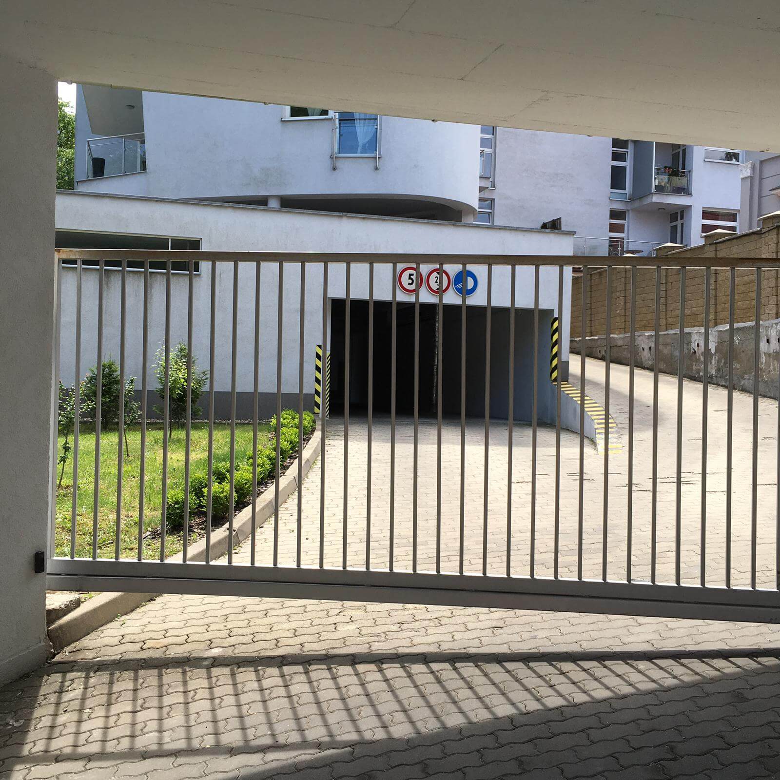 Prenajate: Prenájom 4 izbového luxusného bytu, Pri Slavíne, novostavba, 2x parkovanie, Boženy Nemcovej, Centrum-47