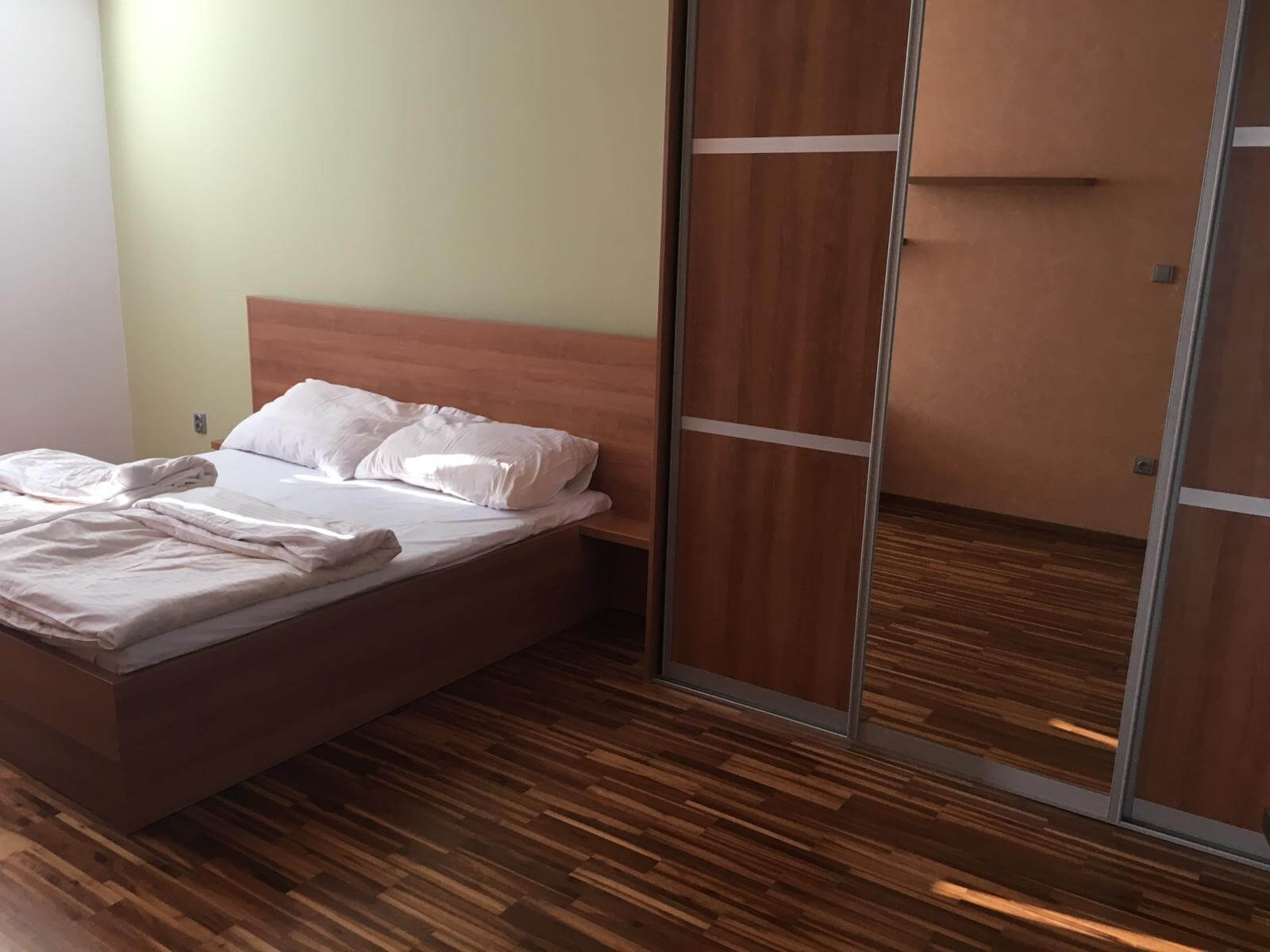 Prenajate: Prenájom 4 izbového luxusného bytu, Pri Slavíne, novostavba, 2x parkovanie, Boženy Nemcovej, Centrum-38