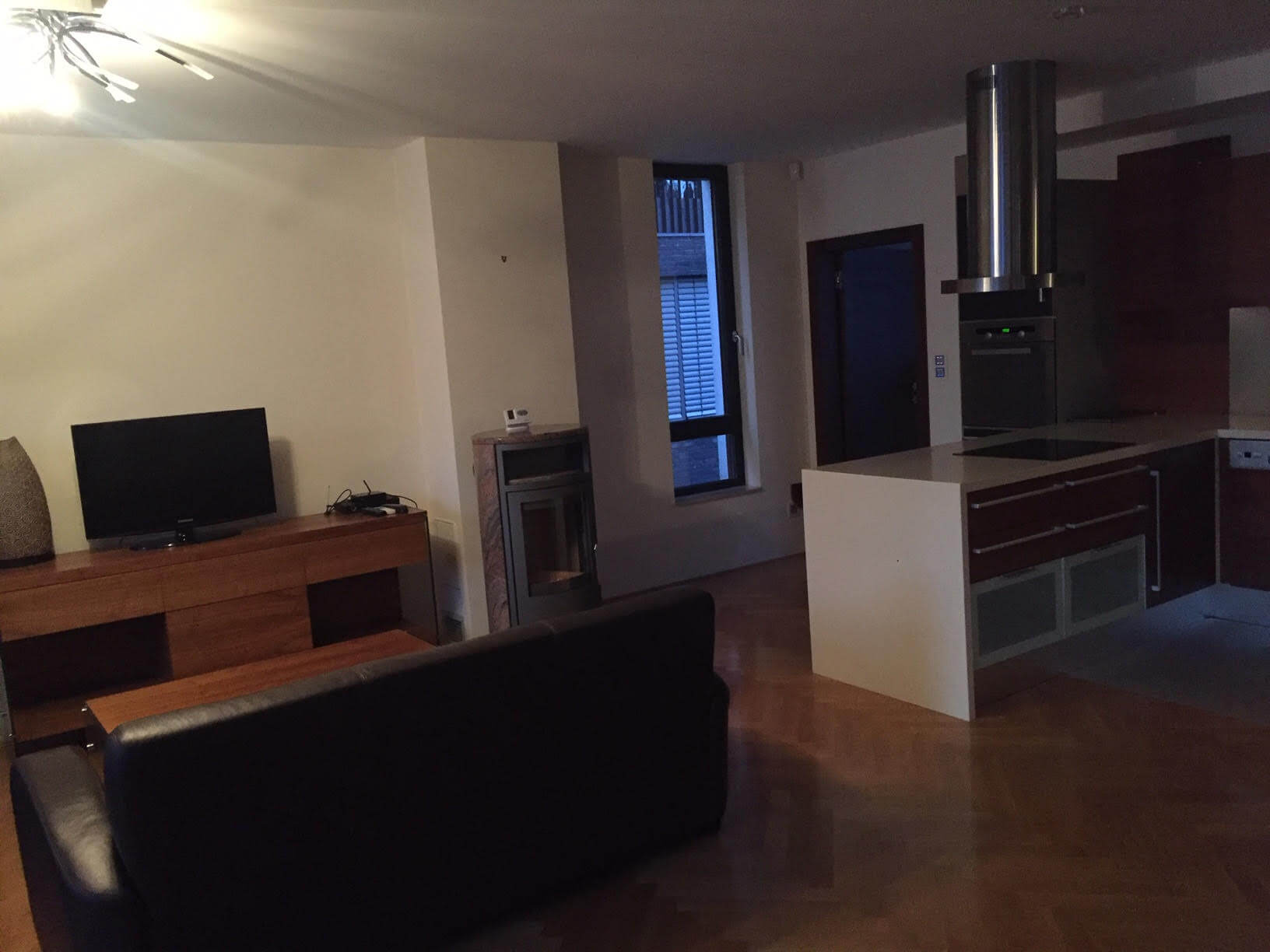 Prenajaté: Luxusný 3 izbový byt v centre BA, 88m2, Dunajská 48, balkón 6m, garážové státie,klimatizácia, krb-2