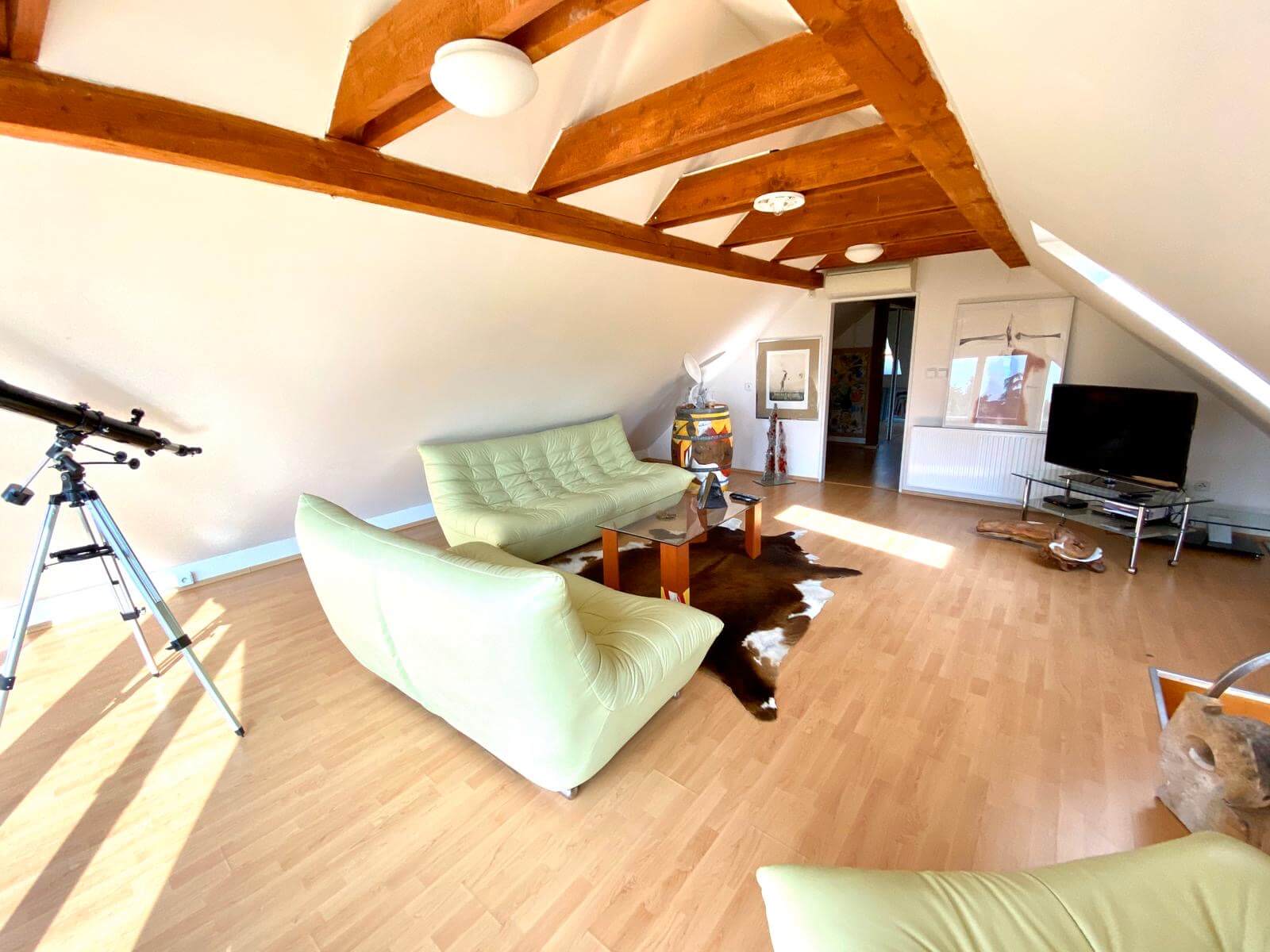 Predané: Predaj Rodinný dom v Šoporni, v tichej lokalite, pozemok 674m2, úžitková plocha 181m2,záhrada, kôlňa-10