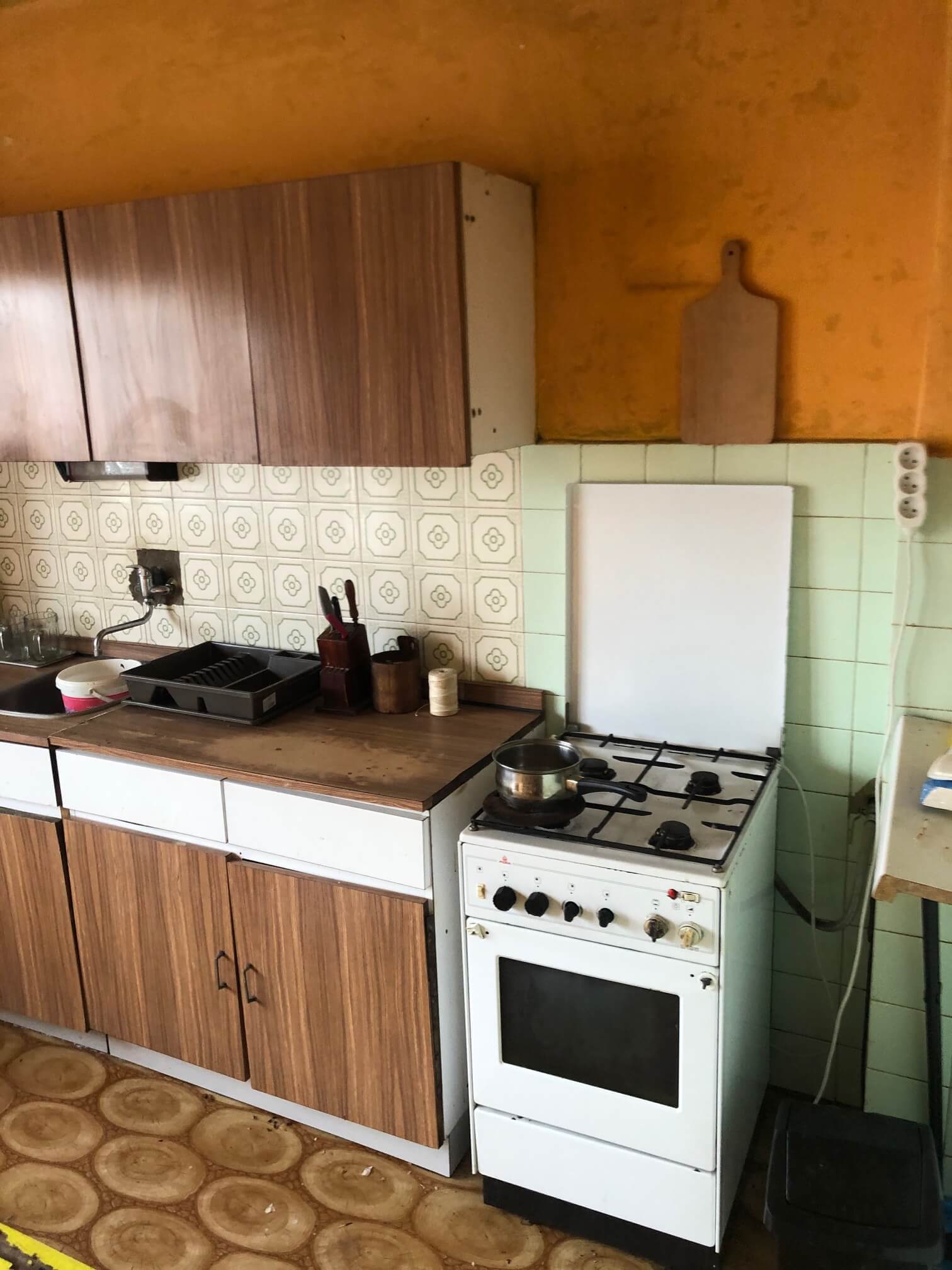 Prenajaté: Exkluzívne: Rodinný dom, 4 izbový, Šalgočka úžitková 140m2, podpivničenie 120m2, pozemok 1500m2-34