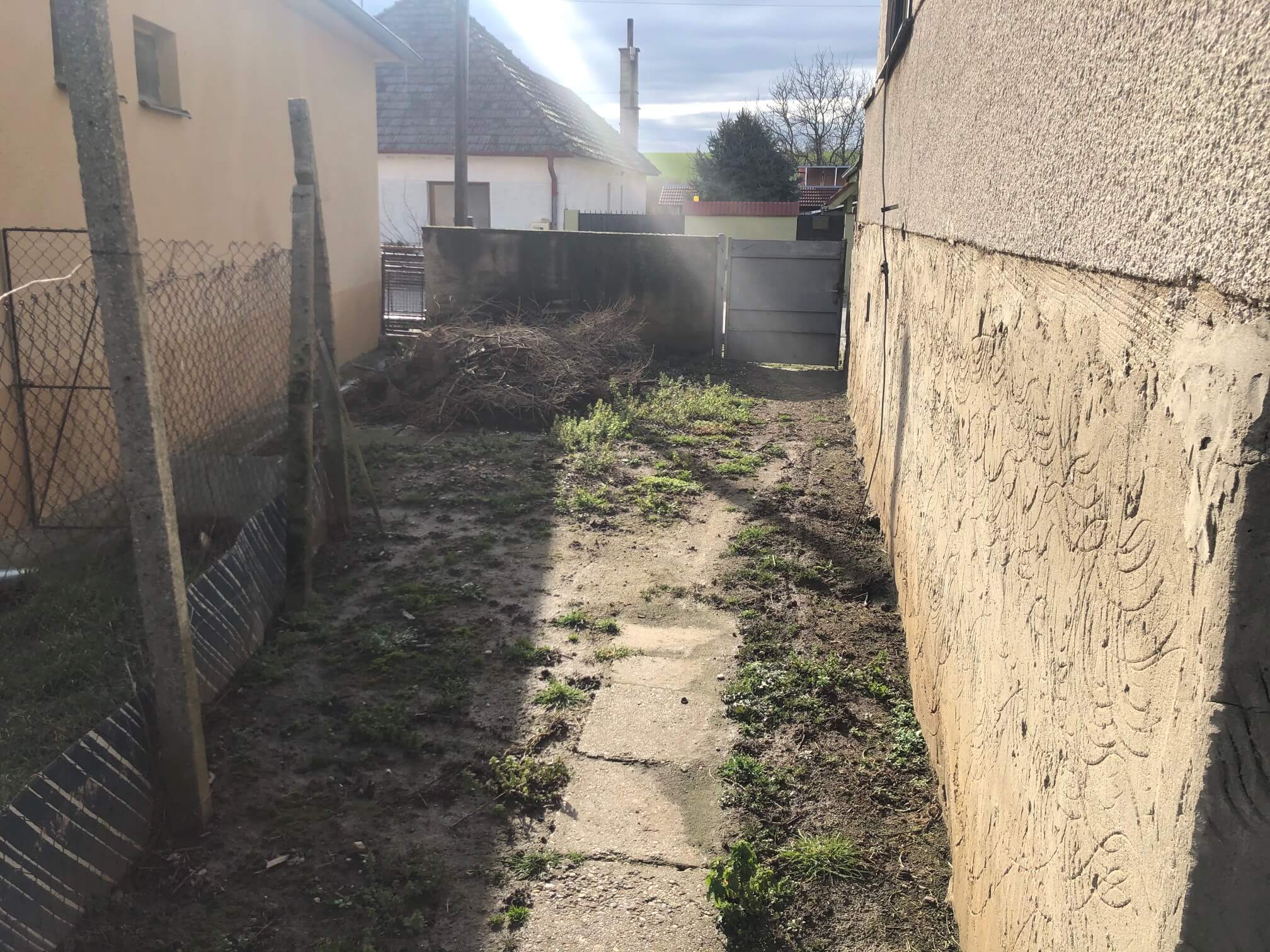 Prenajaté: Exkluzívne: Rodinný dom, 4 izbový, Šalgočka úžitková 140m2, podpivničenie 120m2, pozemok 1500m2-25