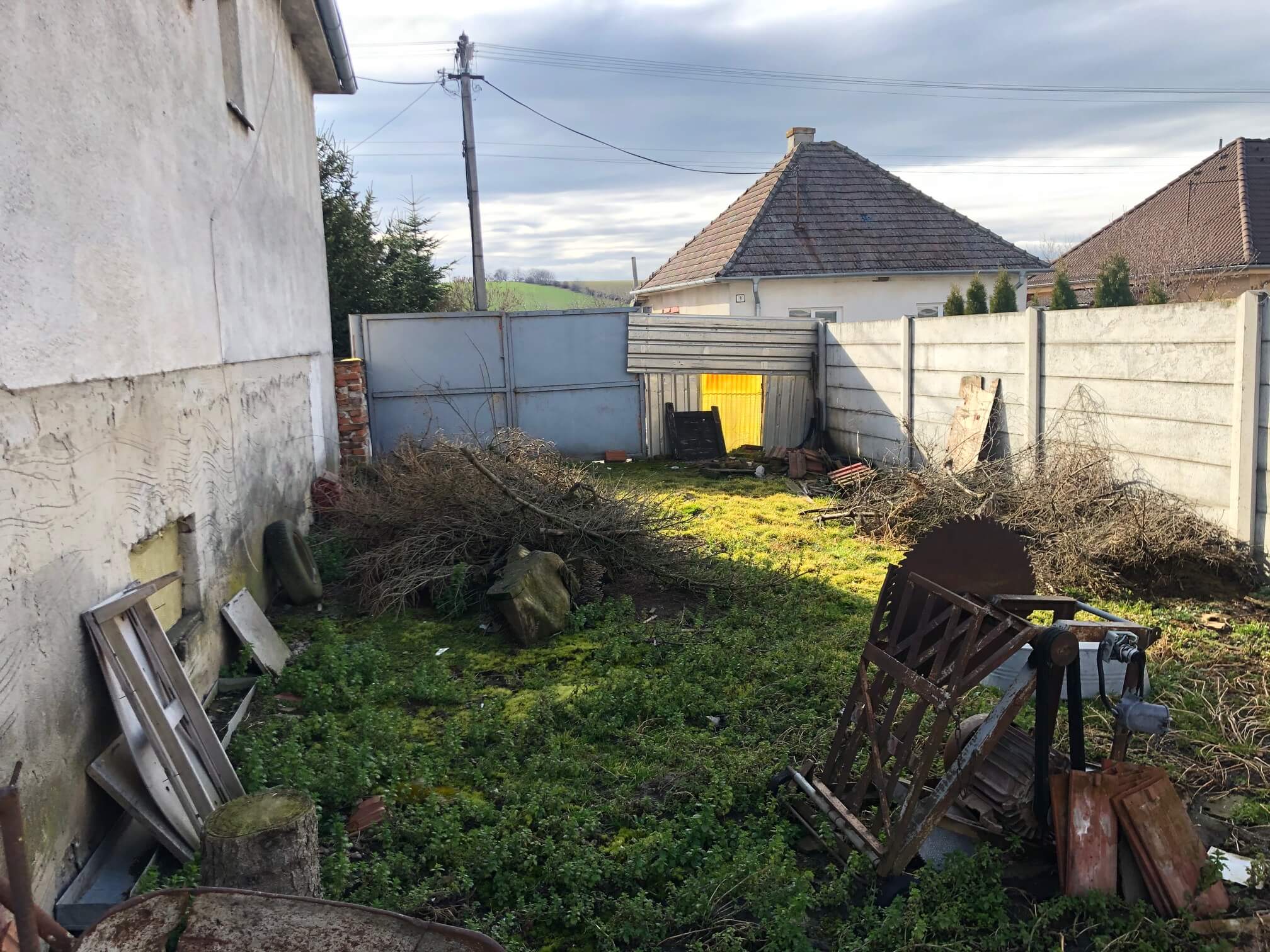 Prenajaté: Exkluzívne: Rodinný dom, 4 izbový, Šalgočka úžitková 140m2, podpivničenie 120m2, pozemok 1500m2-23