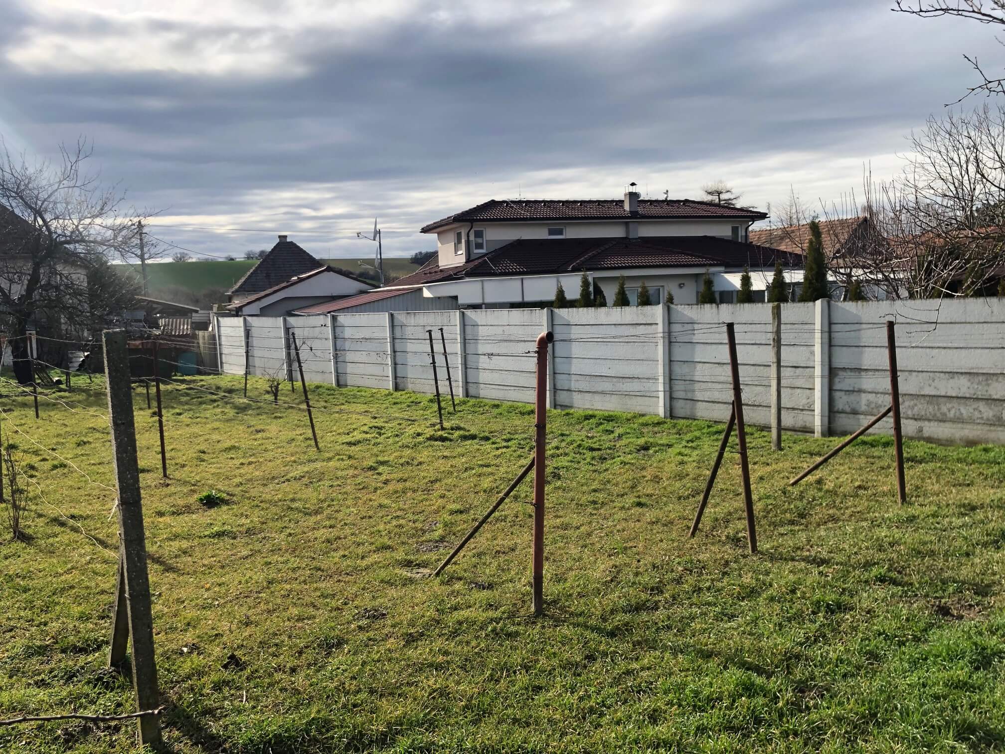 Prenajaté: Exkluzívne: Rodinný dom, 4 izbový, Šalgočka úžitková 140m2, podpivničenie 120m2, pozemok 1500m2-19
