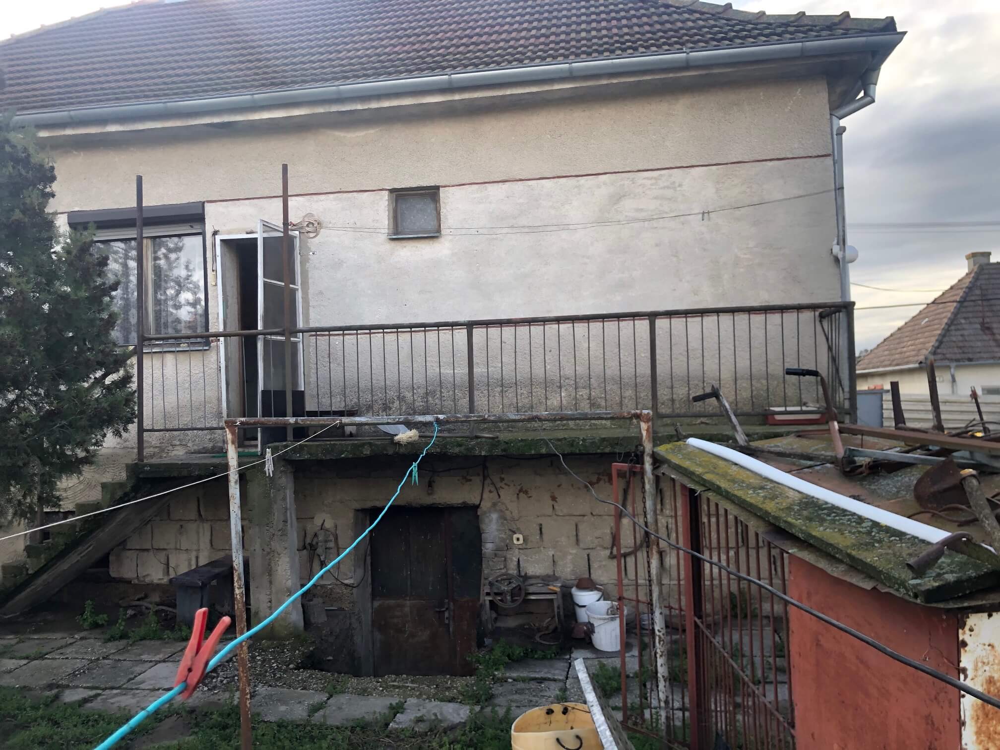 Prenajaté: Exkluzívne: Rodinný dom, 4 izbový, Šalgočka úžitková 140m2, podpivničenie 120m2, pozemok 1500m2-17