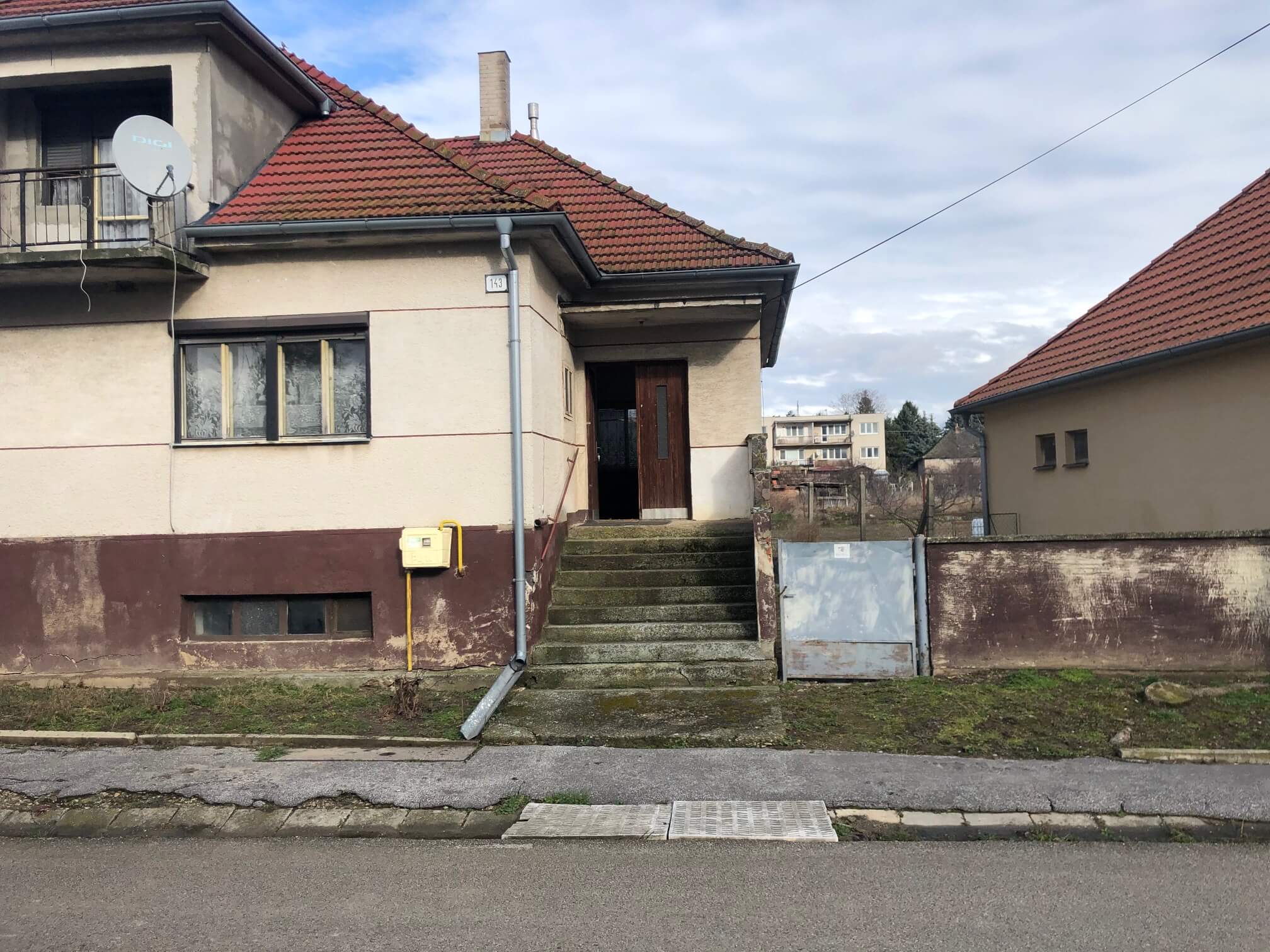 Prenajaté: Exkluzívne: Rodinný dom, 4 izbový, Šalgočka úžitková 140m2, podpivničenie 120m2, pozemok 1500m2-2