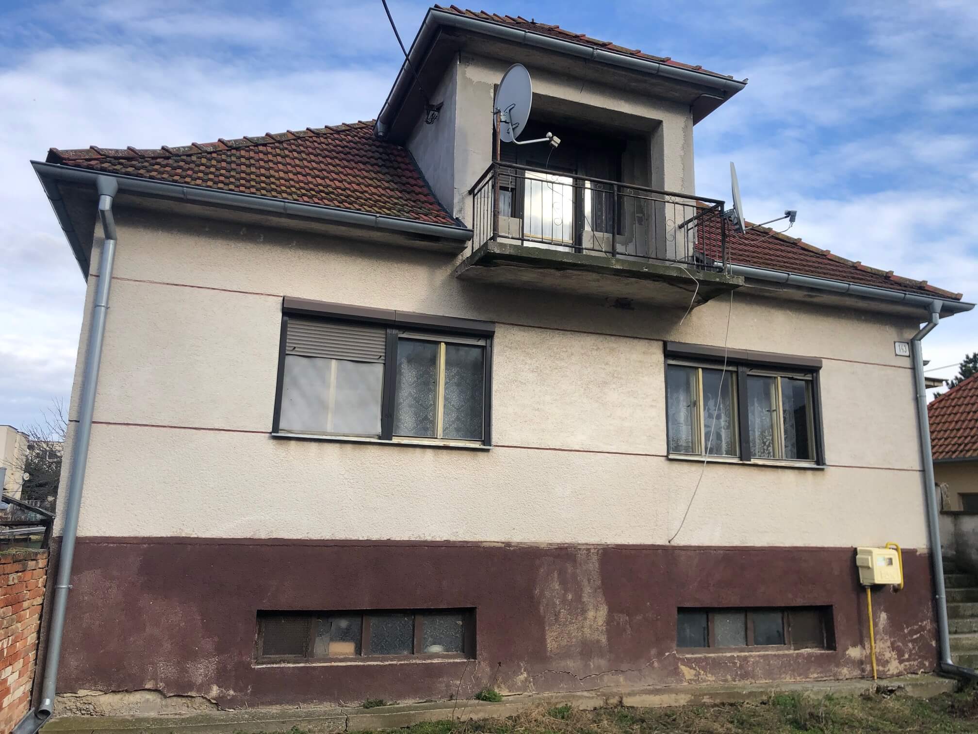 Prenajaté: Exkluzívne: Rodinný dom, 4 izbový, Šalgočka úžitková 140m2, podpivničenie 120m2, pozemok 1500m2-0