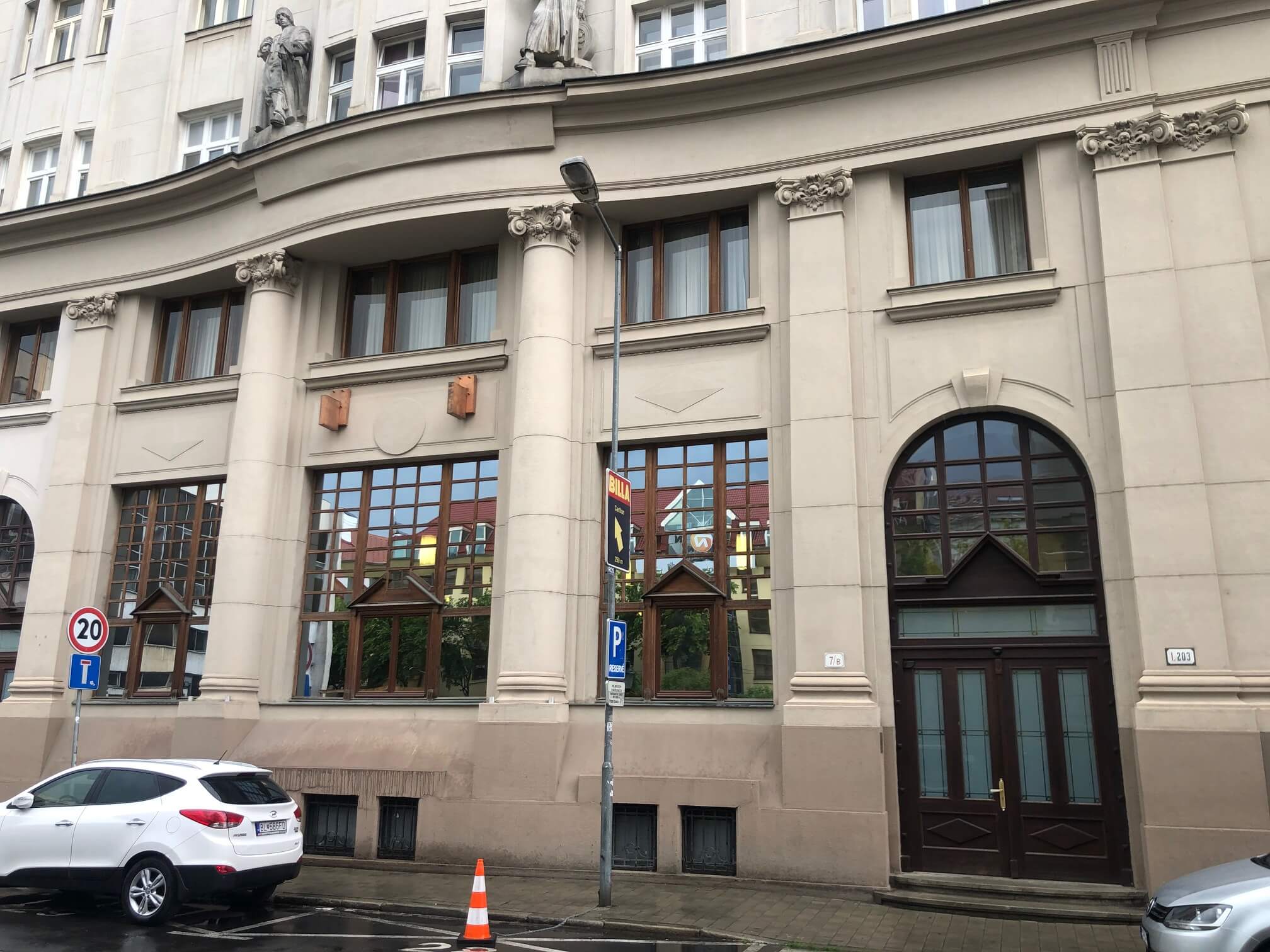 Prenajaté: Na prenájom exkluzívne 2 izbový byt, 73,34m2, v Centre BA, Gorkeho 7, 7 poschodie-0