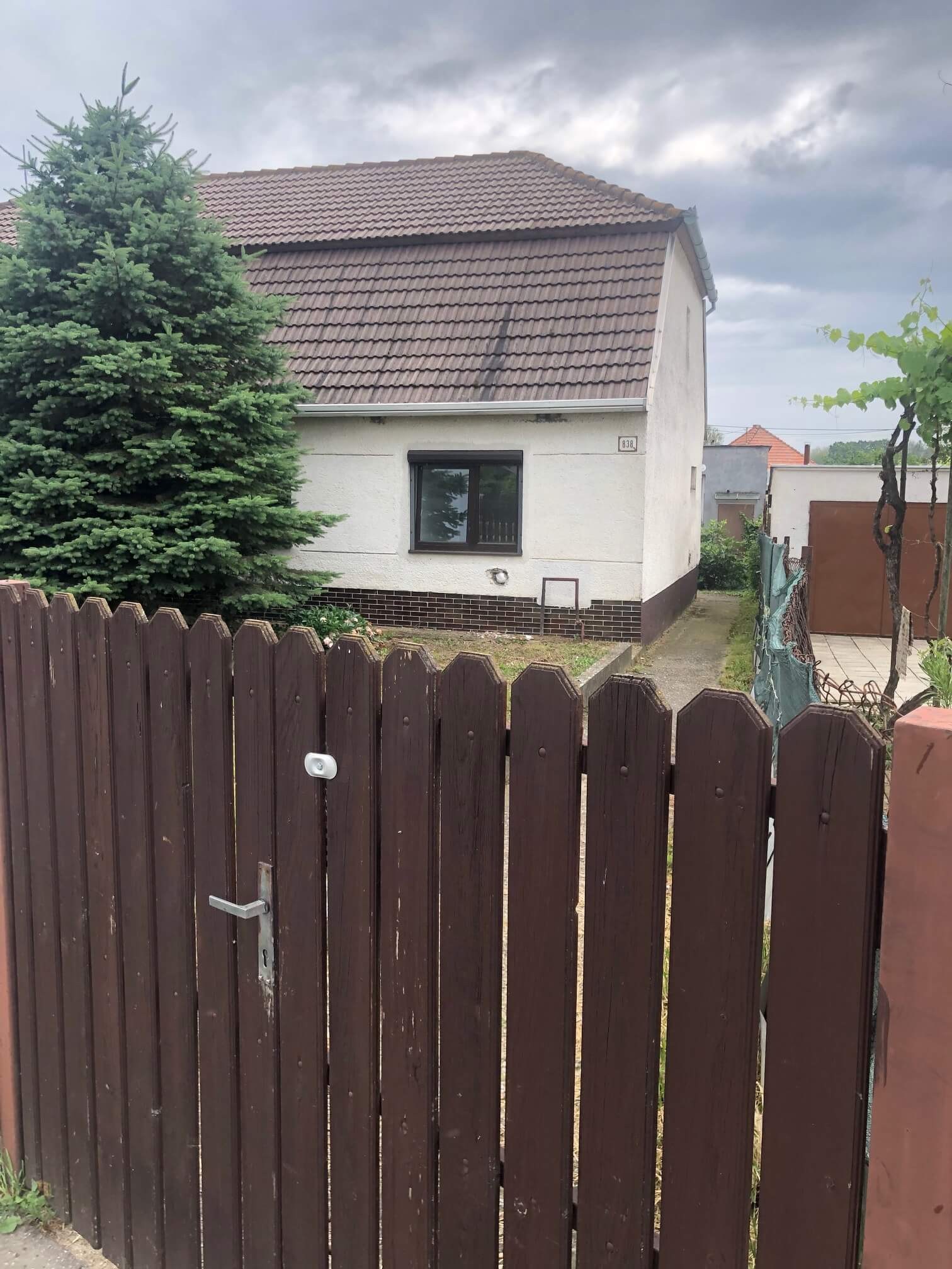 Predané: Pôvodný 4 izbový Rodinný dom v Šoporni, úžitková 96m2 plus 96m2 povala, pozemok 550m2-8