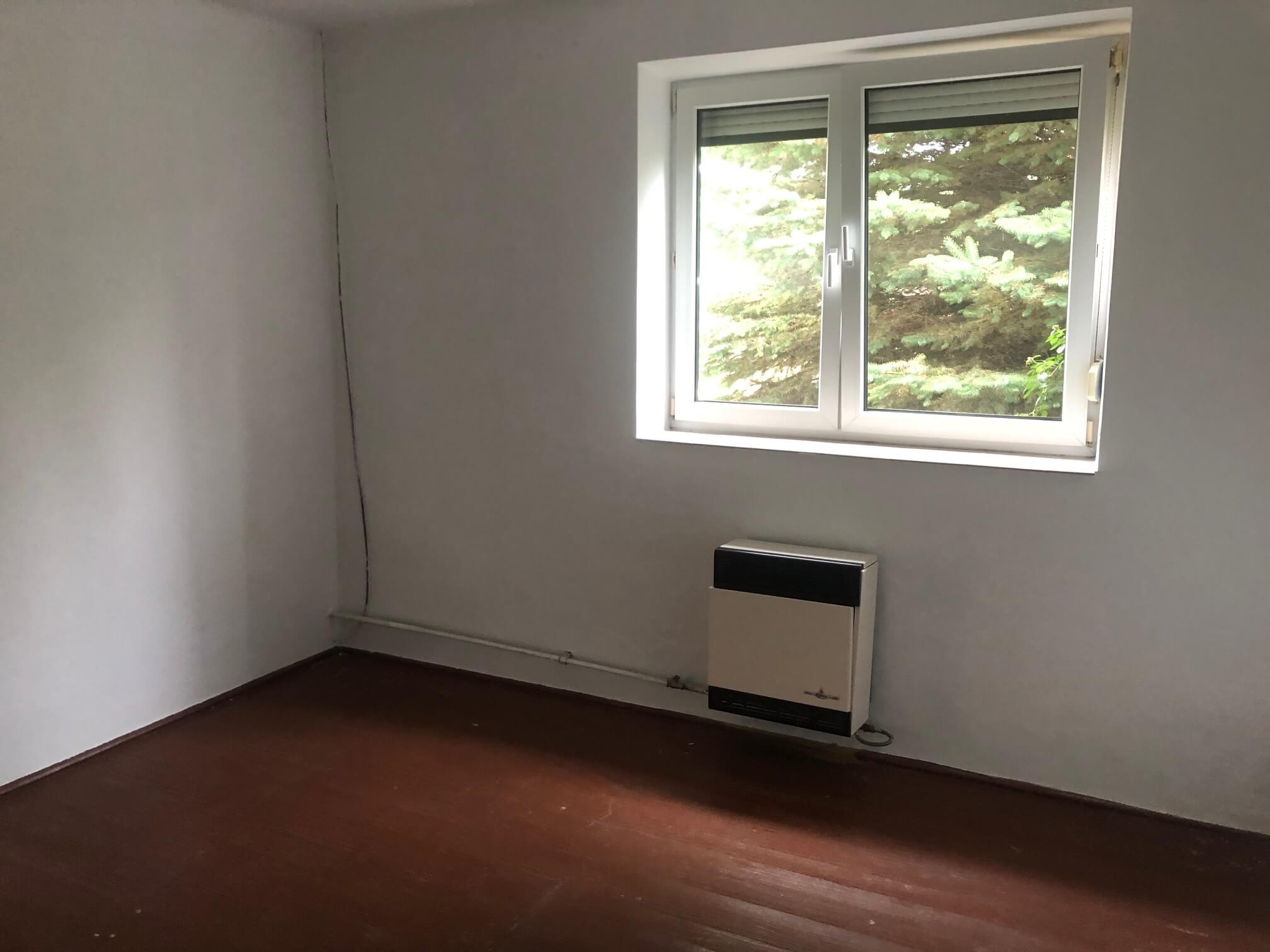 Predané: Pôvodný 4 izbový Rodinný dom v Šoporni, úžitková 96m2 plus 96m2 povala, pozemok 550m2-26