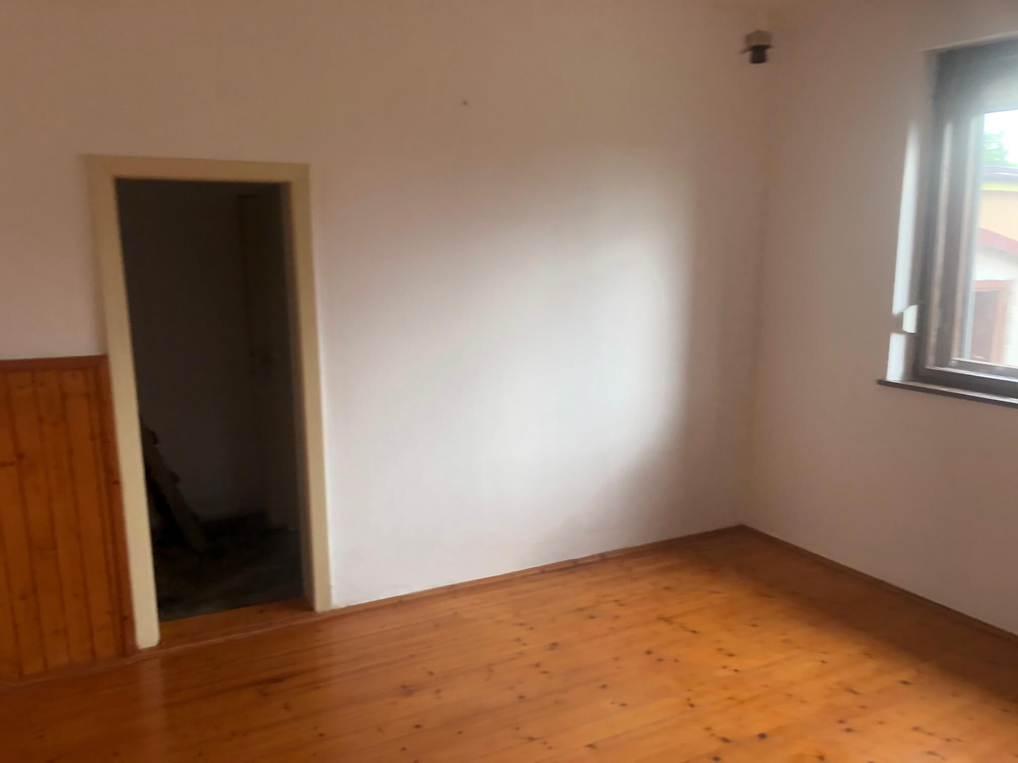 Predané: Pôvodný 4 izbový Rodinný dom v Šoporni, úžitková 96m2 plus 96m2 povala, pozemok 550m2-22