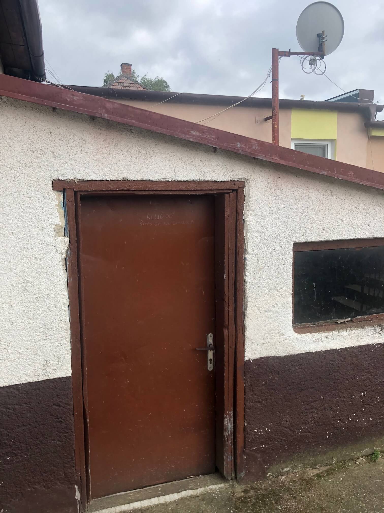 Predané: Pôvodný 4 izbový Rodinný dom v Šoporni, úžitková 96m2 plus 96m2 povala, pozemok 550m2-18