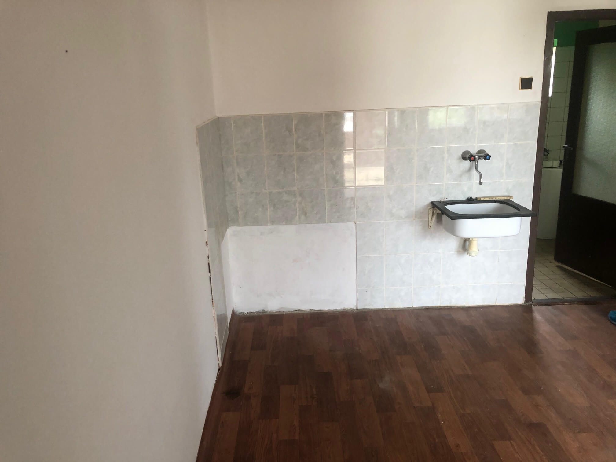 Predané: Pôvodný 4 izbový Rodinný dom v Šoporni, úžitková 96m2 plus 96m2 povala, pozemok 550m2-13