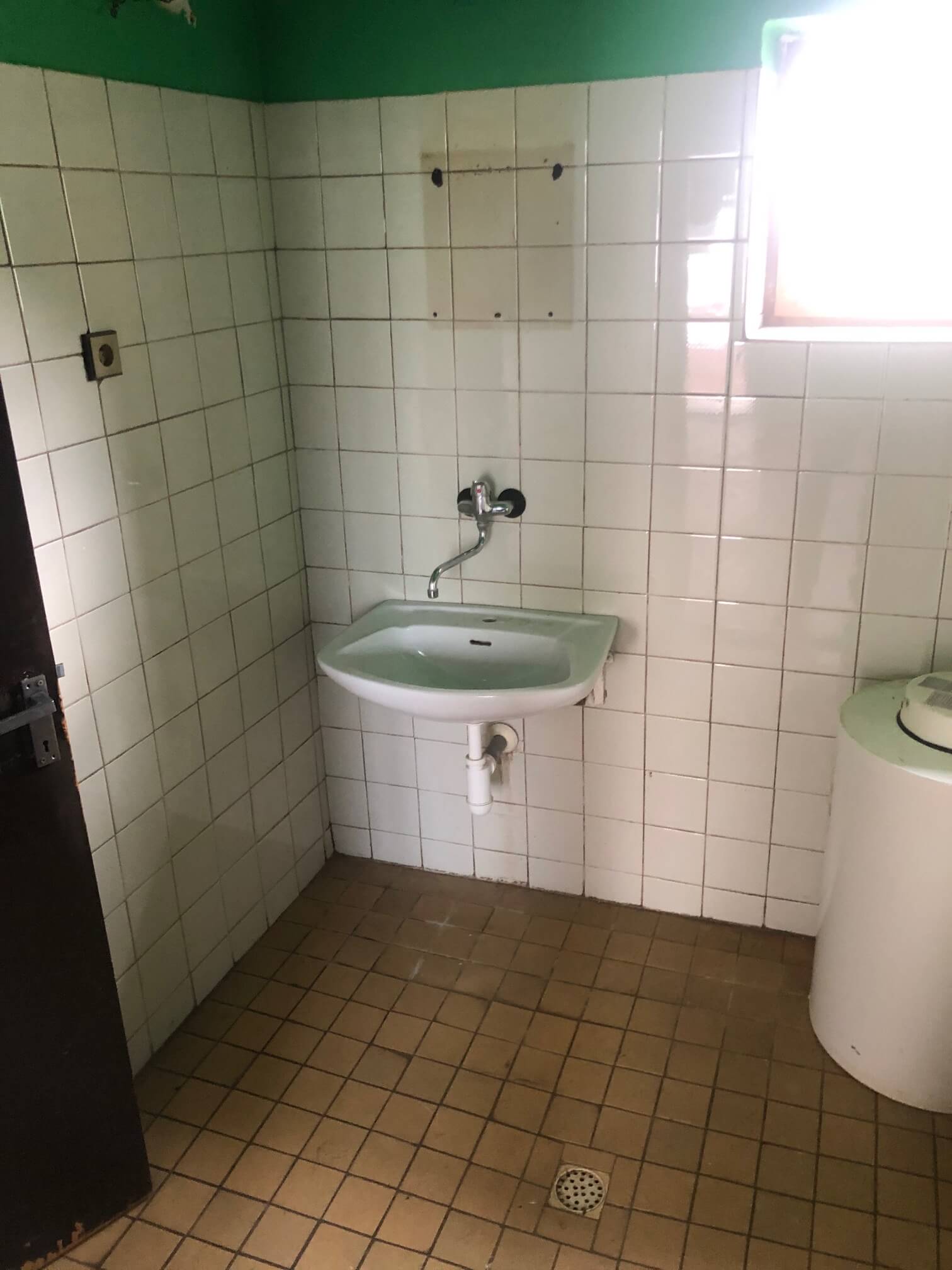 Predané: Pôvodný 4 izbový Rodinný dom v Šoporni, úžitková 96m2 plus 96m2 povala, pozemok 550m2-12