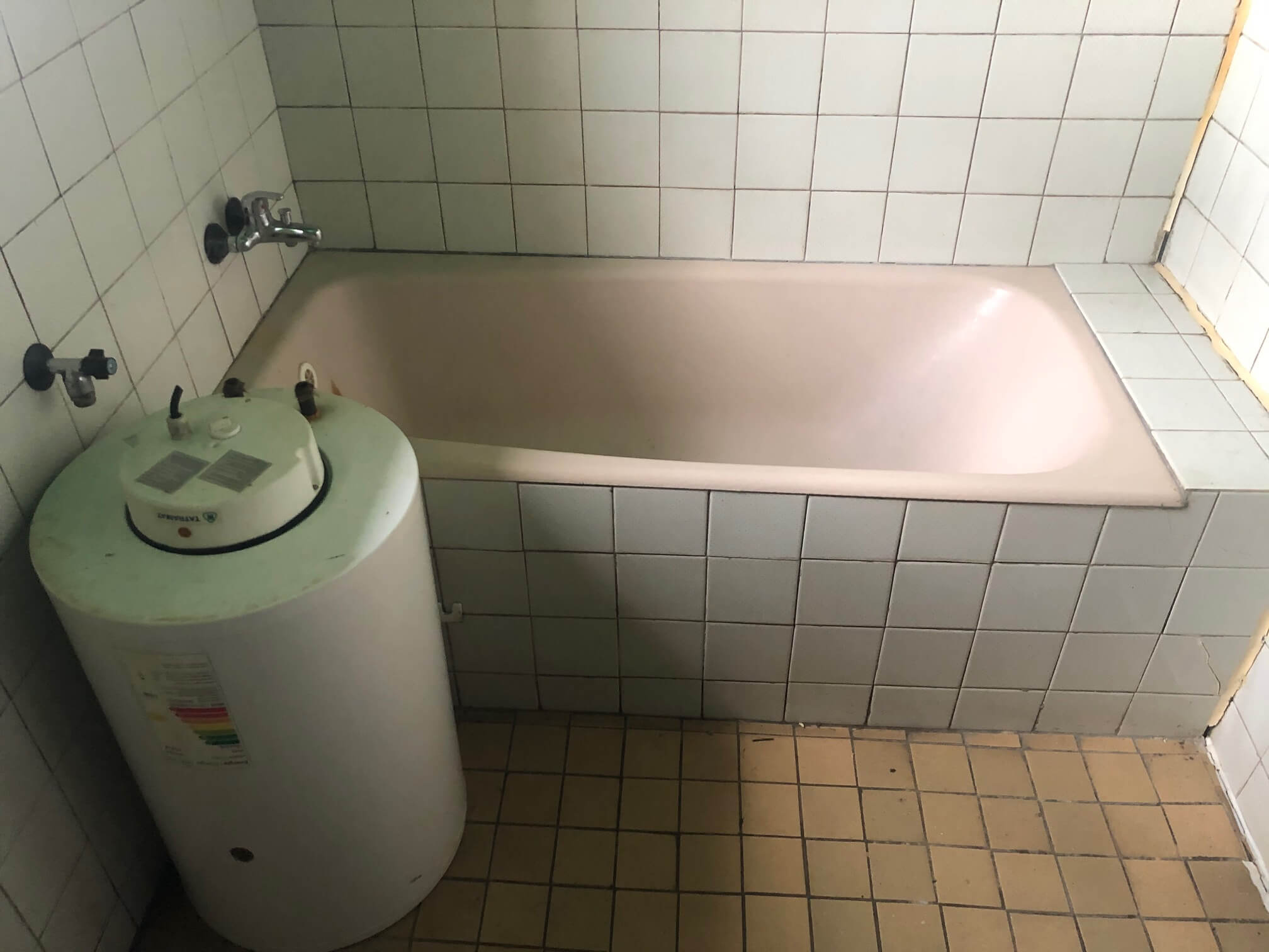 Predané: Pôvodný 4 izbový Rodinný dom v Šoporni, úžitková 96m2 plus 96m2 povala, pozemok 550m2-10