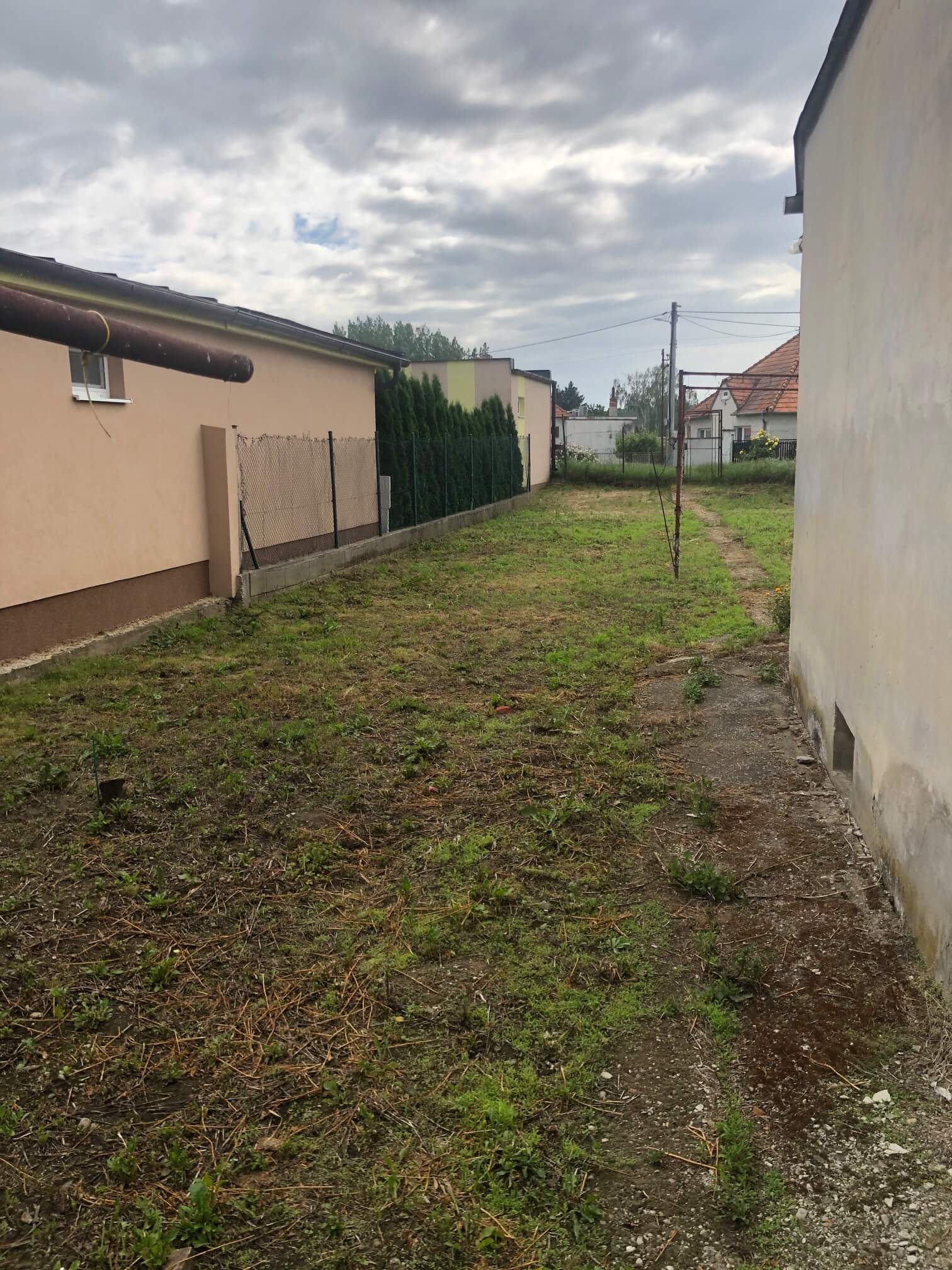 Predané: Pôvodný 4 izbový Rodinný dom v Šoporni, úžitková 96m2 plus 96m2 povala, pozemok 550m2-6