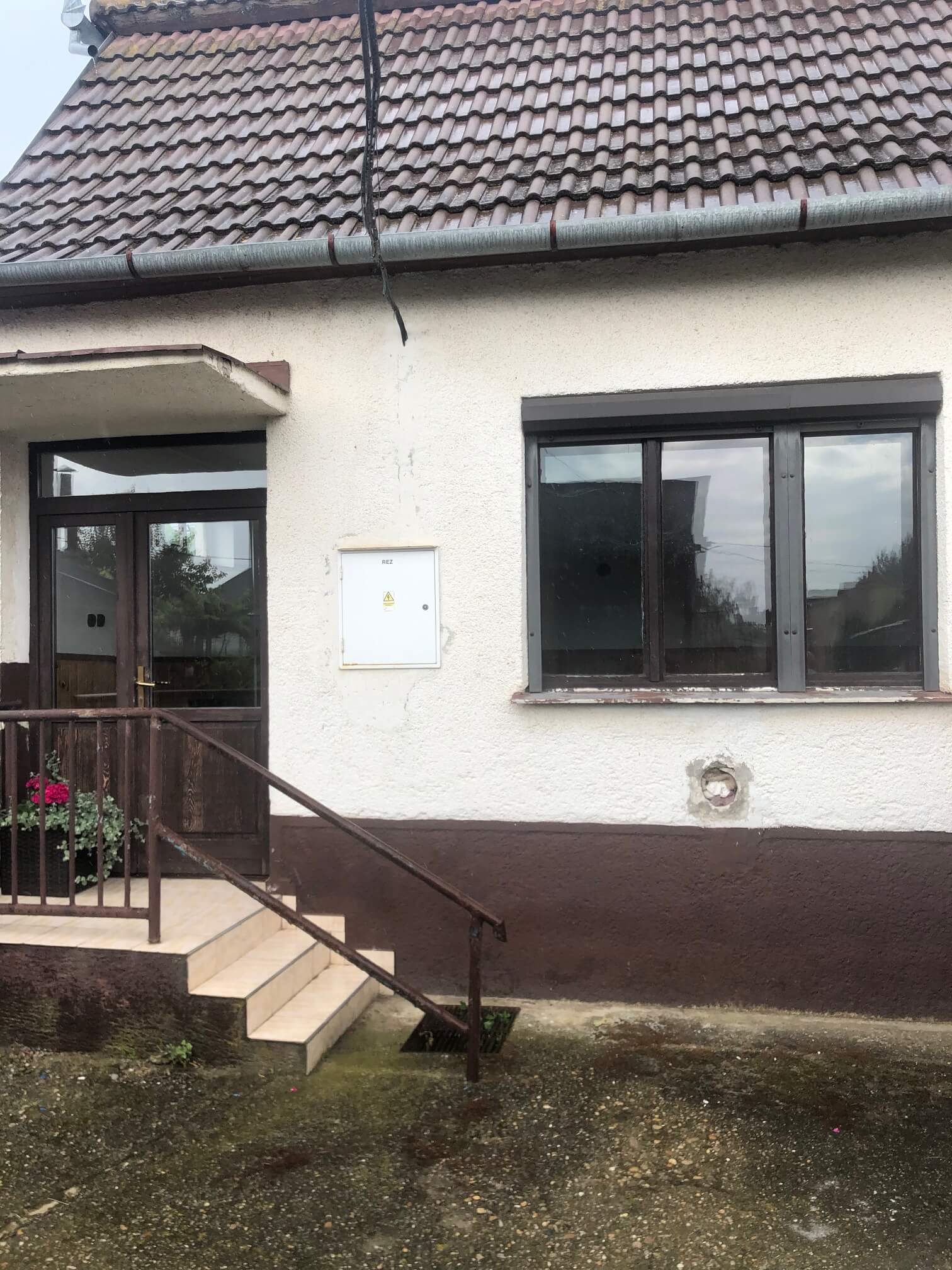 Predané: Pôvodný 4 izbový Rodinný dom v Šoporni, úžitková 96m2 plus 96m2 povala, pozemok 550m2-2