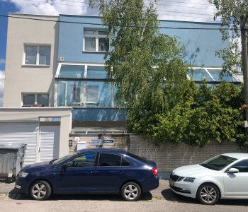 Troj podlažná budova s 10 kanceláriami, Riznerova ulica v Bratislave, nad hradom, úžitková 610m2-2