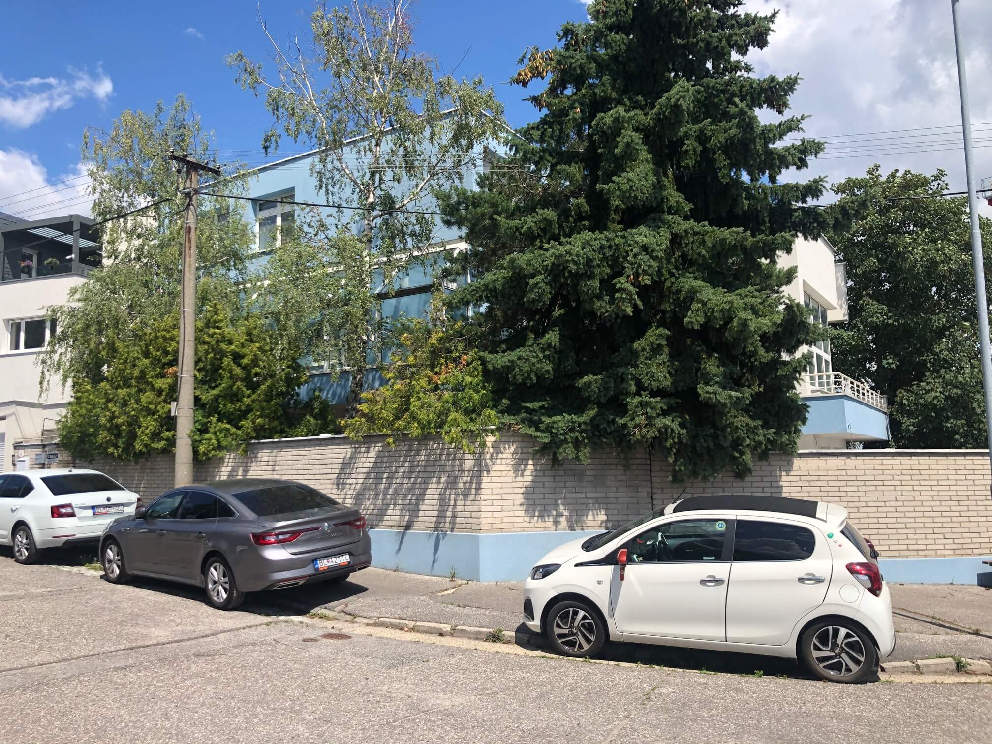 Troj podlažná budova s 10 kanceláriami, Riznerova ulica v Bratislave, nad hradom, úžitková 610m2-20