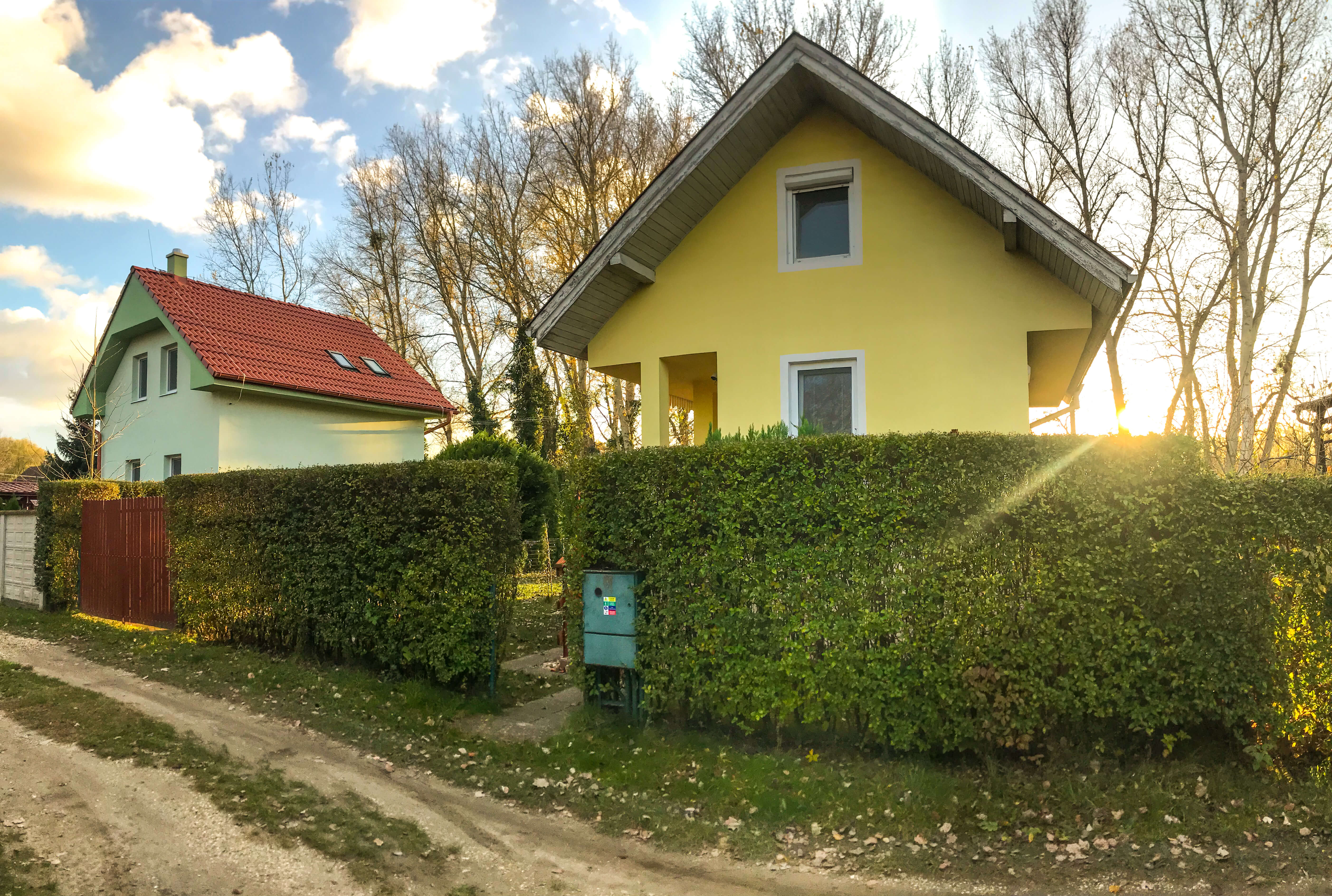 Predané: Exkluzívne 3 izbová chata o výmere 70m2 s 300m2 pozemkom, 2 podložná, v Gabčíkove pri hrádzi, kompe-30