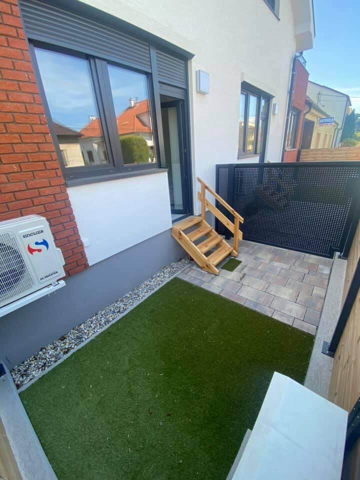 Prenajaté: Na prenájom úplne nový 2 izbový byt v Malackách, Kukučínová,60m2, predzáhradka 18m2, 2x parkovonie-2