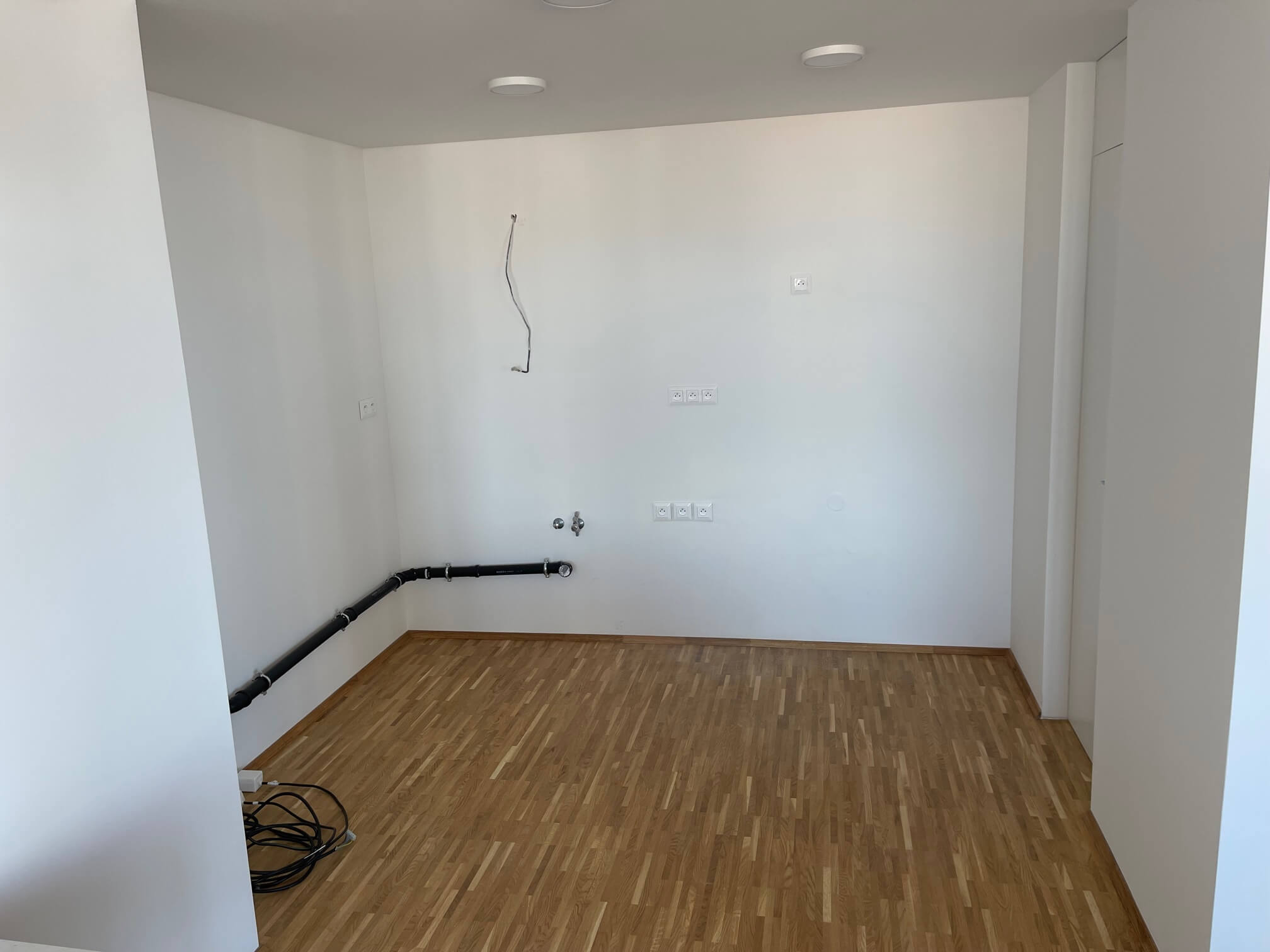 Prenajaté: 3 IZBOVÝ BYT V SKY PARKU, III VEŽA, 13 POSCHODIE, ÚŽITKOVÁ 90M2, LOGGIA 8M2, 2X PARKOVACIE MIESTO-29