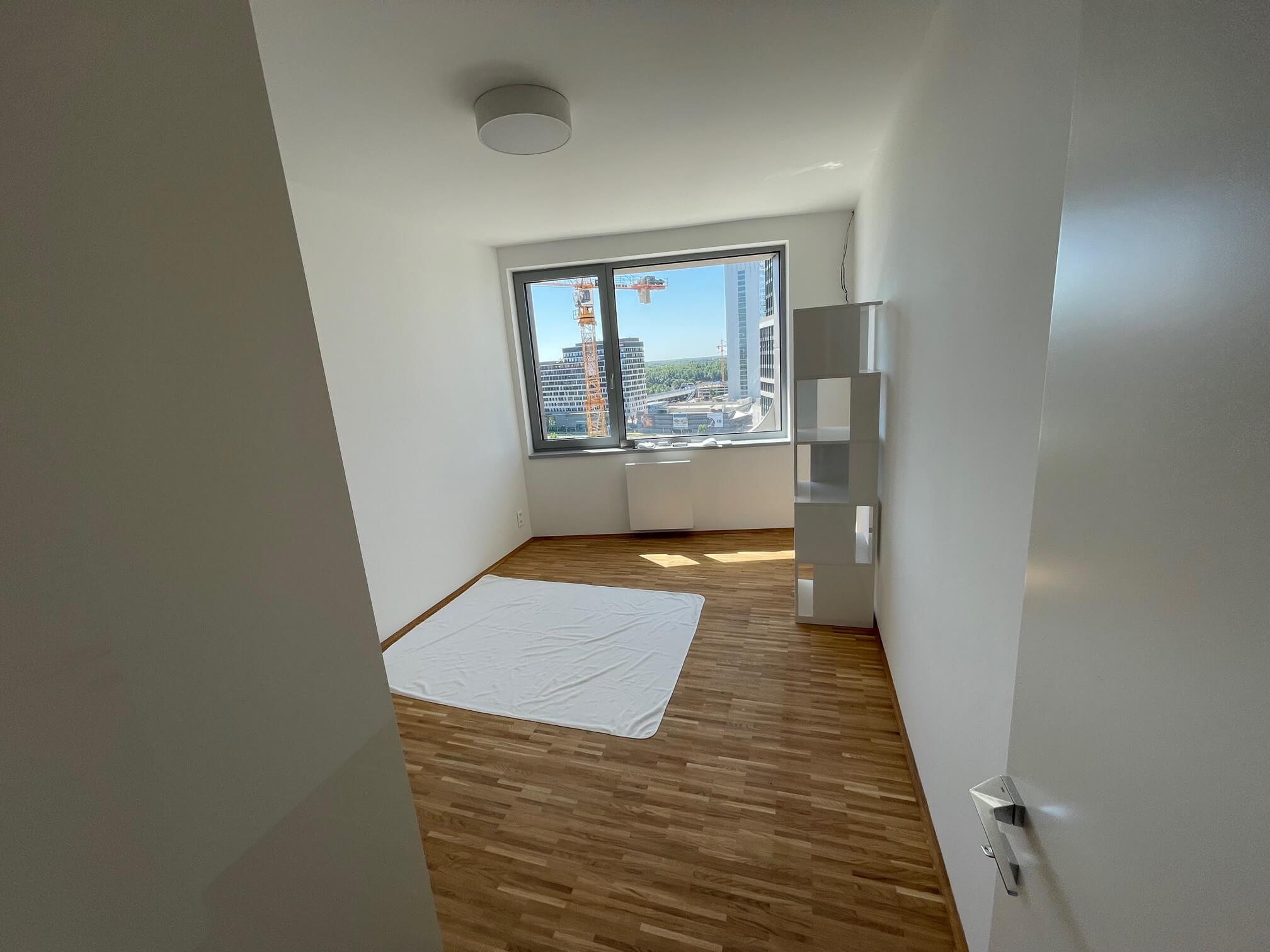Prenajaté: 3 IZBOVÝ BYT V SKY PARKU, III VEŽA, 13 POSCHODIE, ÚŽITKOVÁ 90M2, LOGGIA 8M2, 2X PARKOVACIE MIESTO-37