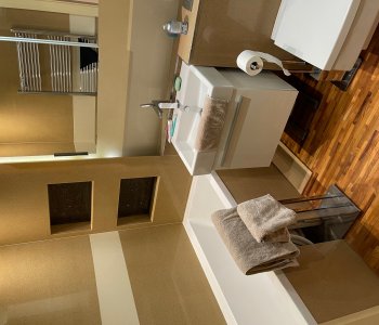 Predané: 3 IZBOVÝ BYT V Eurovei, 3 POSCHODIE, ÚŽITKOVÁ 100M2, LOGGIA 4M2, 2x PARKOVACIE MIESTO, KOBKA 4M2-3