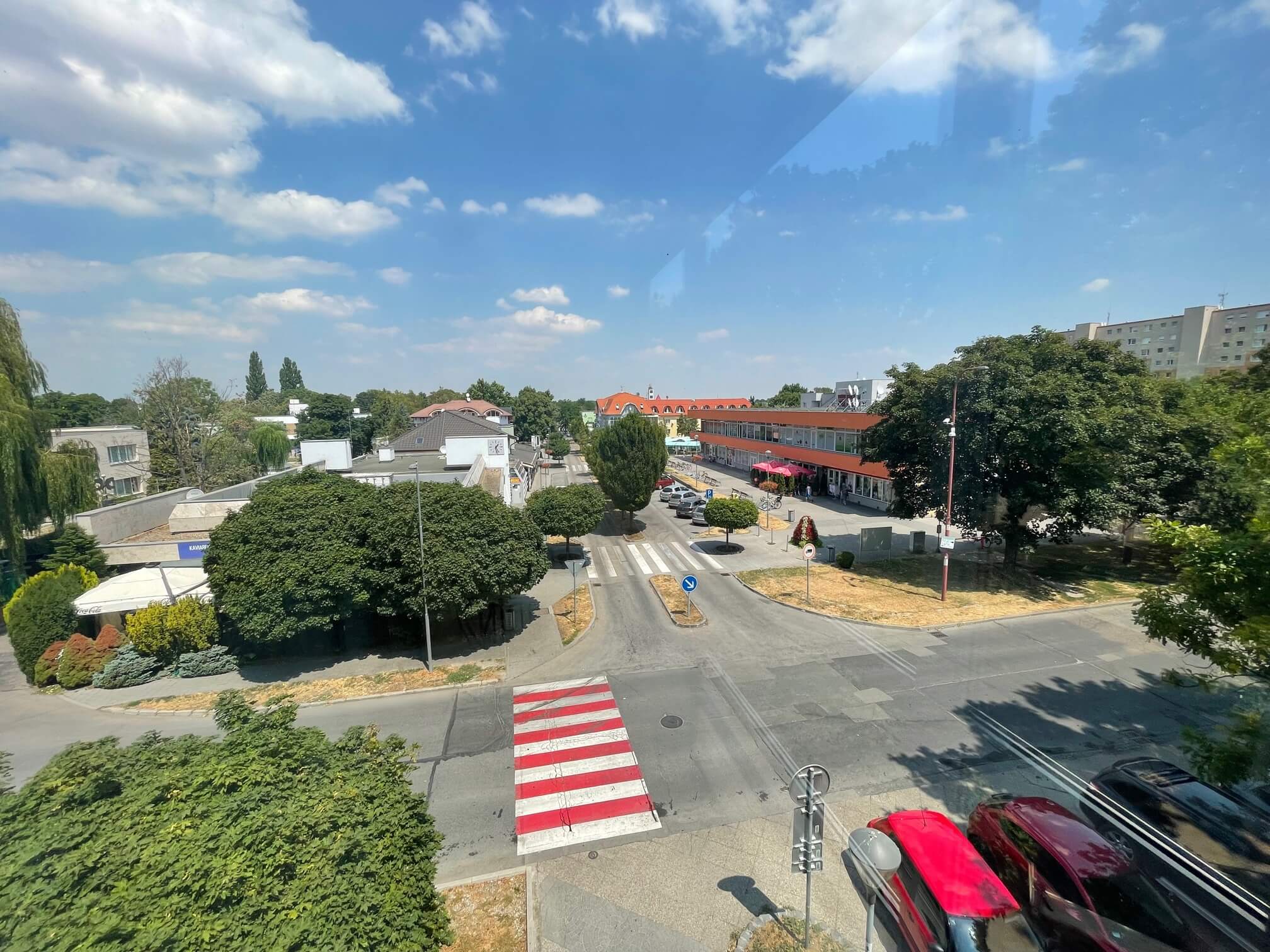 Predané: 4 IZBOVÝ BYT V Šamoríne, centre, 2 POSCHODIE, ÚŽITKOVÁ 145,20M2, BALKÓN 6M2, 2x PARKOVACIE MIESTO,-9
