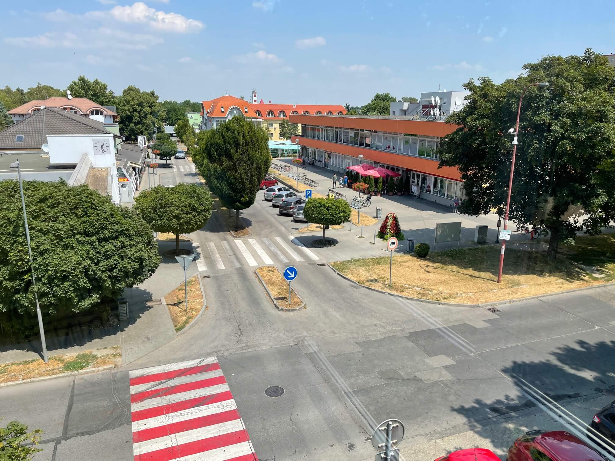 Predané: 4 IZBOVÝ BYT V Šamoríne, centre, 2 POSCHODIE, ÚŽITKOVÁ 145,20M2, BALKÓN 6M2, 2x PARKOVACIE MIESTO,-16