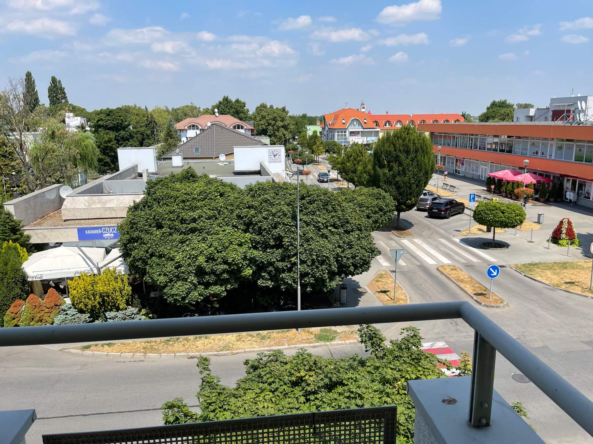 Predané: 4 IZBOVÝ BYT V Šamoríne, centre, 2 POSCHODIE, ÚŽITKOVÁ 145,20M2, BALKÓN 6M2, 2x PARKOVACIE MIESTO,-35