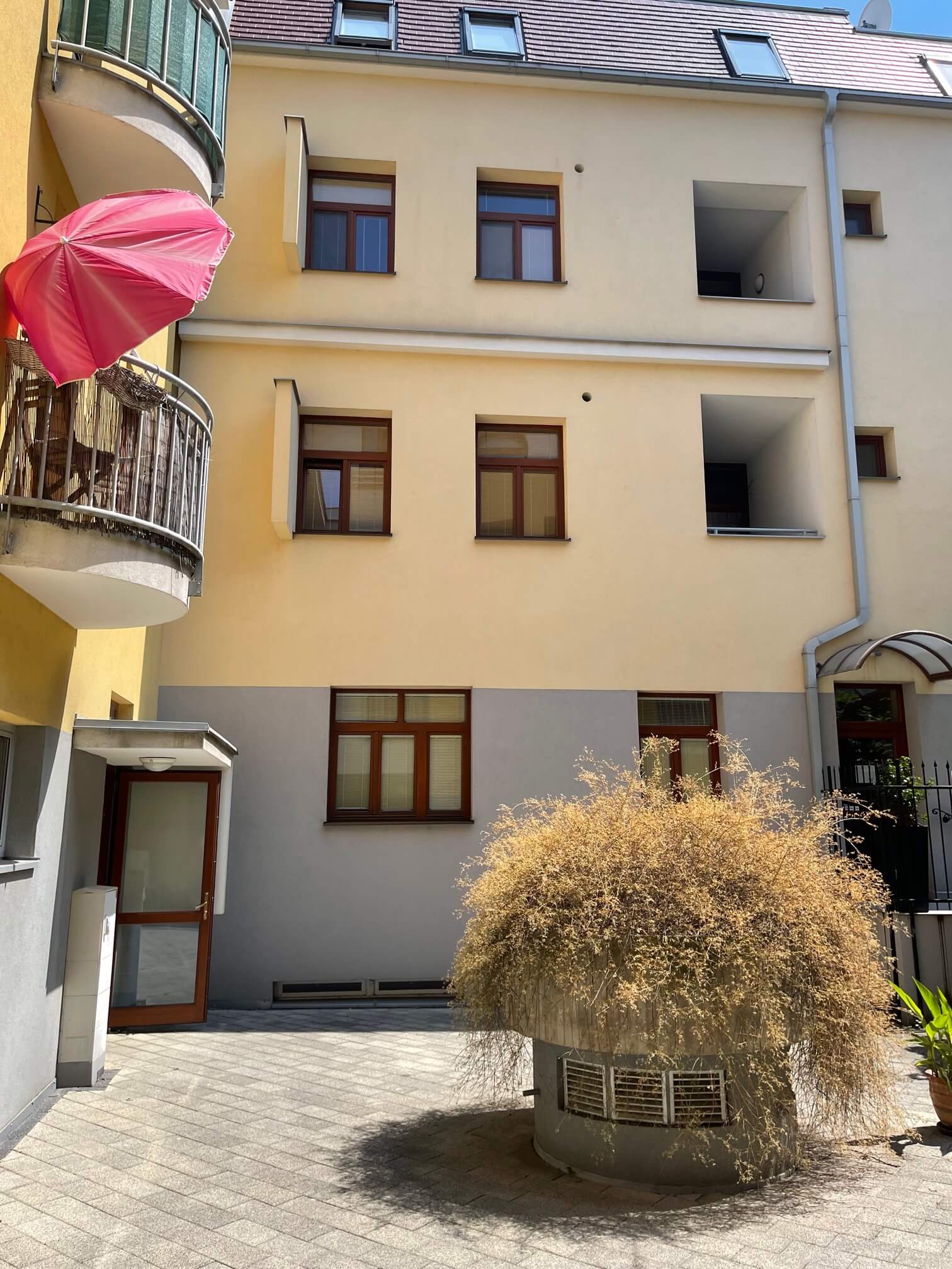 Predané: 4 IZBOVÝ BYT V Šamoríne, centre, 2 POSCHODIE, ÚŽITKOVÁ 145,20M2, BALKÓN 6M2, 2x PARKOVACIE MIESTO,-39