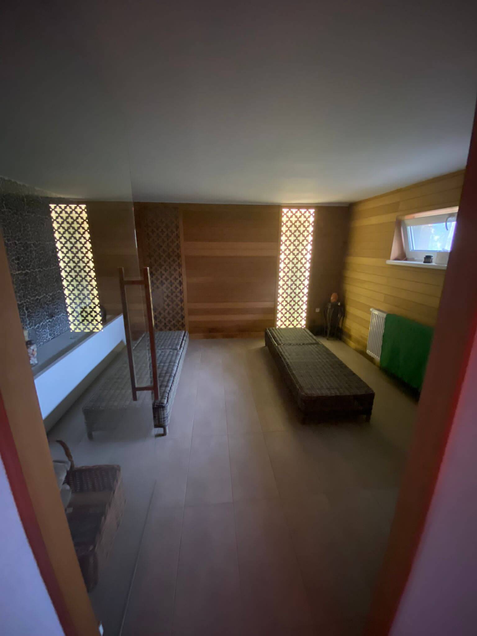 Predané: Rodinná Vila 6 izbová, úžitková 650m2, 3 podlažia, pozemok 1008m2, Lučenec – Opatová-66
