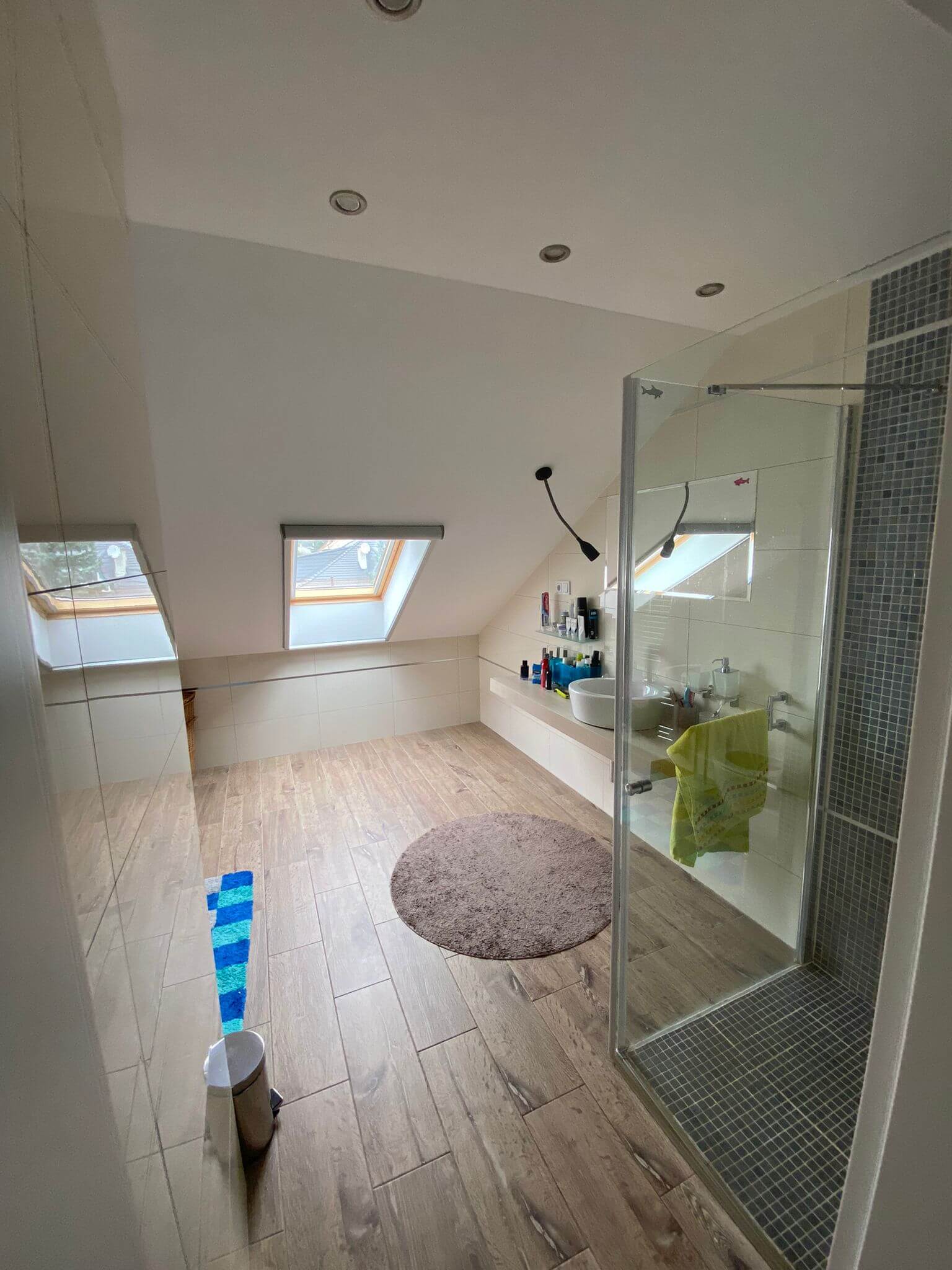 Predané: Rodinná Vila 6 izbová, úžitková 650m2, 3 podlažia, pozemok 1008m2, Lučenec – Opatová-41