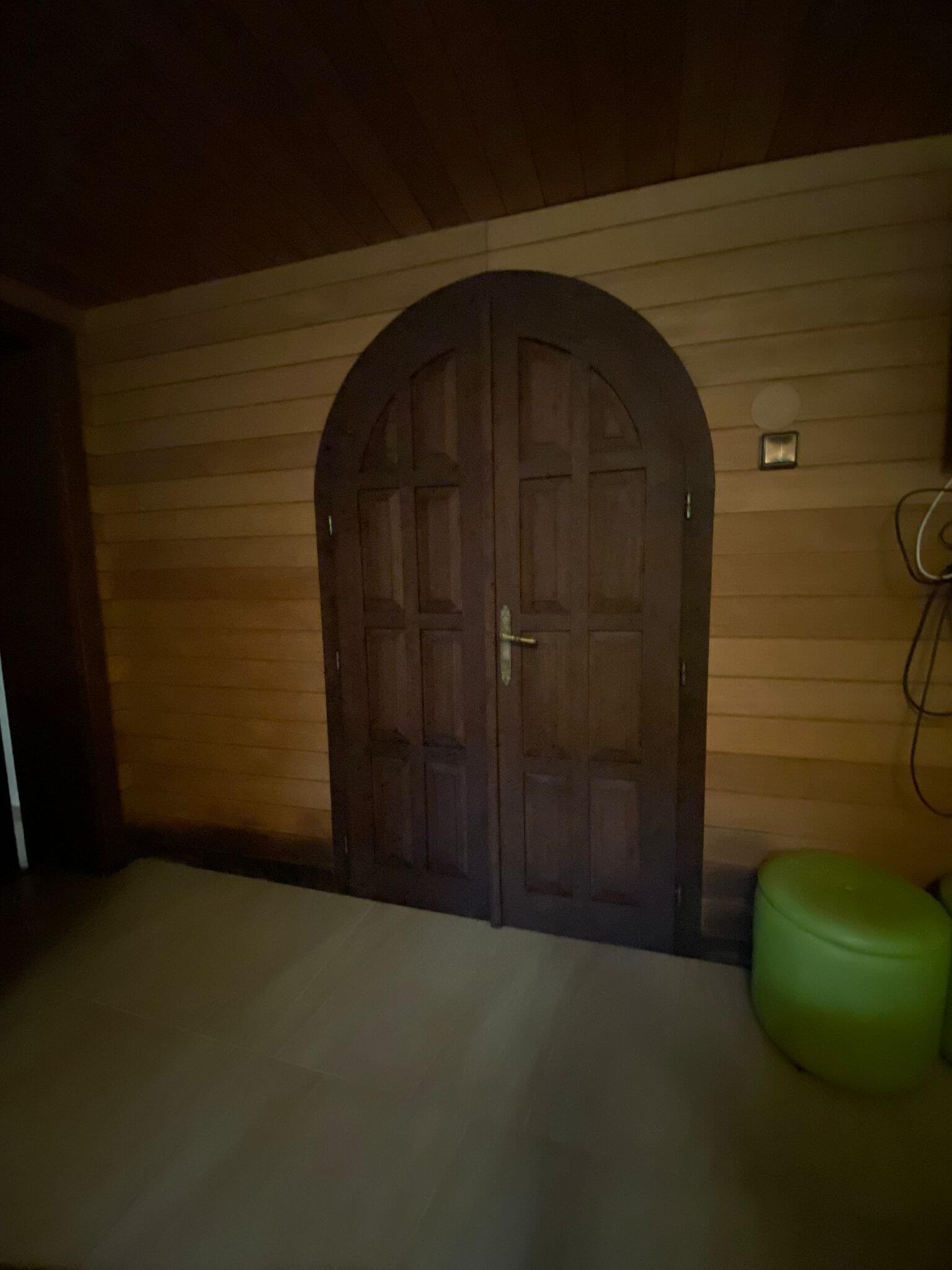 Predané: Rodinná Vila 6 izbová, úžitková 650m2, 3 podlažia, pozemok 1008m2, Lučenec – Opatová-35