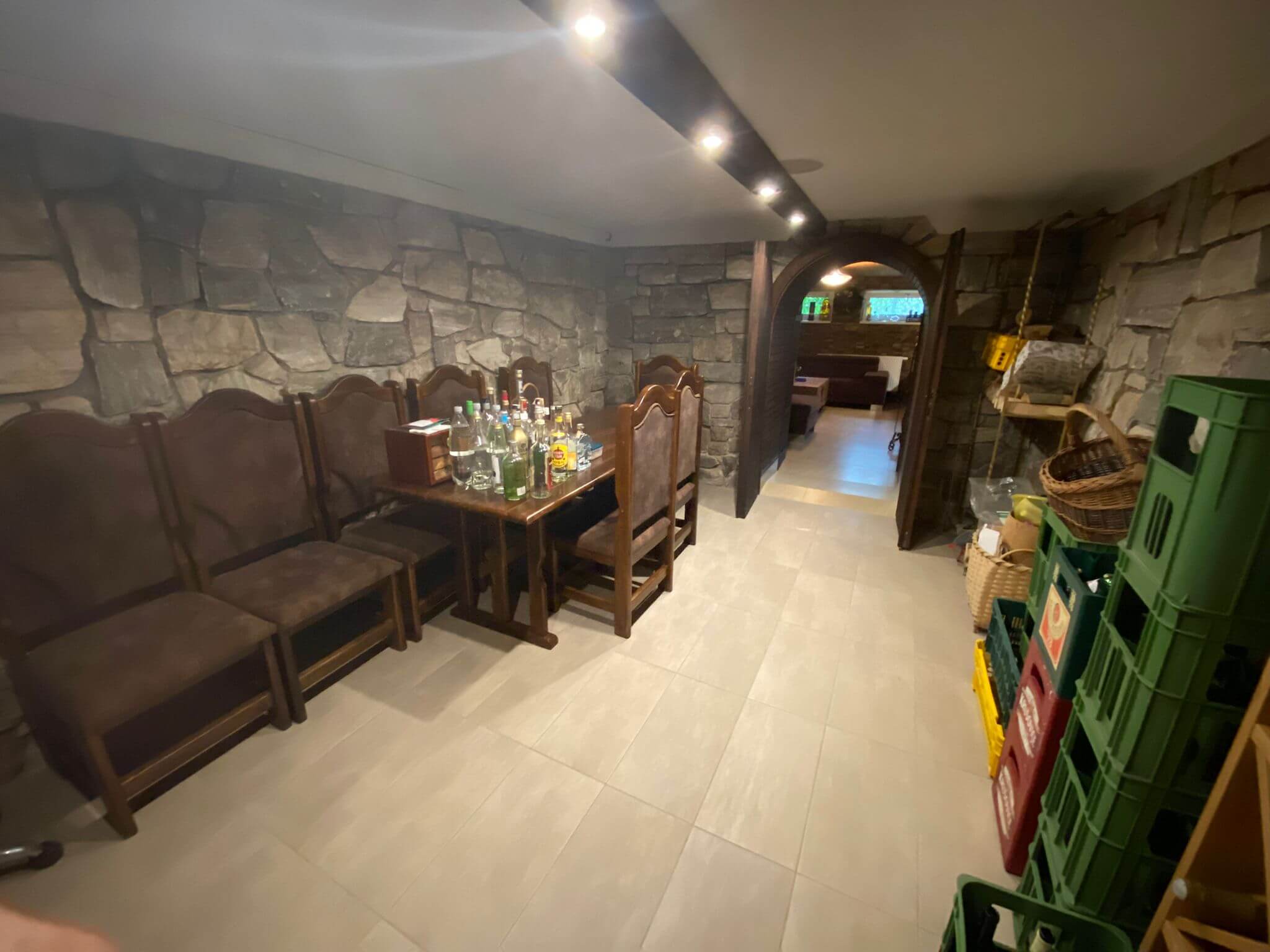 Predané: Rodinná Vila 6 izbová, úžitková 650m2, 3 podlažia, pozemok 1008m2, Lučenec – Opatová-14