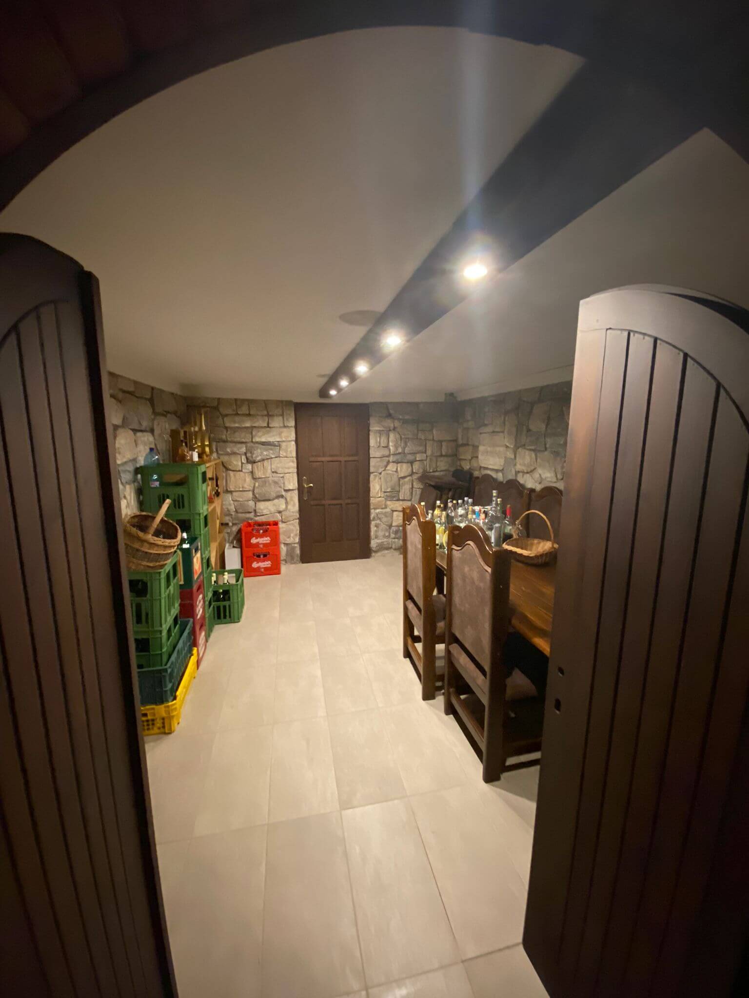 Predané: Rodinná Vila 6 izbová, úžitková 650m2, 3 podlažia, pozemok 1008m2, Lučenec – Opatová-33